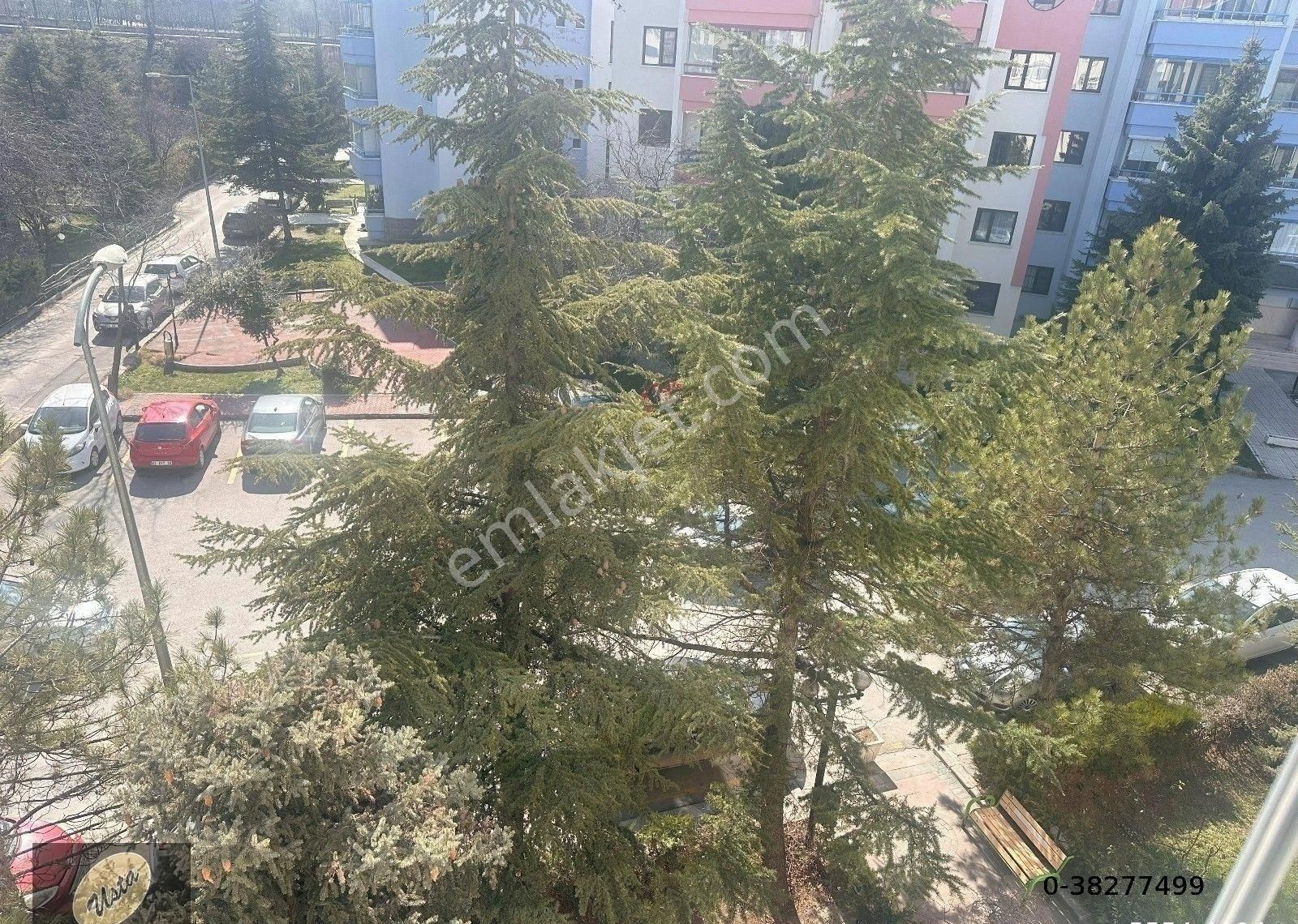 Çankaya Söğütözü Satılık Daire SÖĞÜTÖZÜ MAHALLESİNDE MERKEZİ KONUMDA EMSAN SİTESİNDE DOĞA MANZARALI BAKIMLI VE FERAH 3+1  ARA KAT