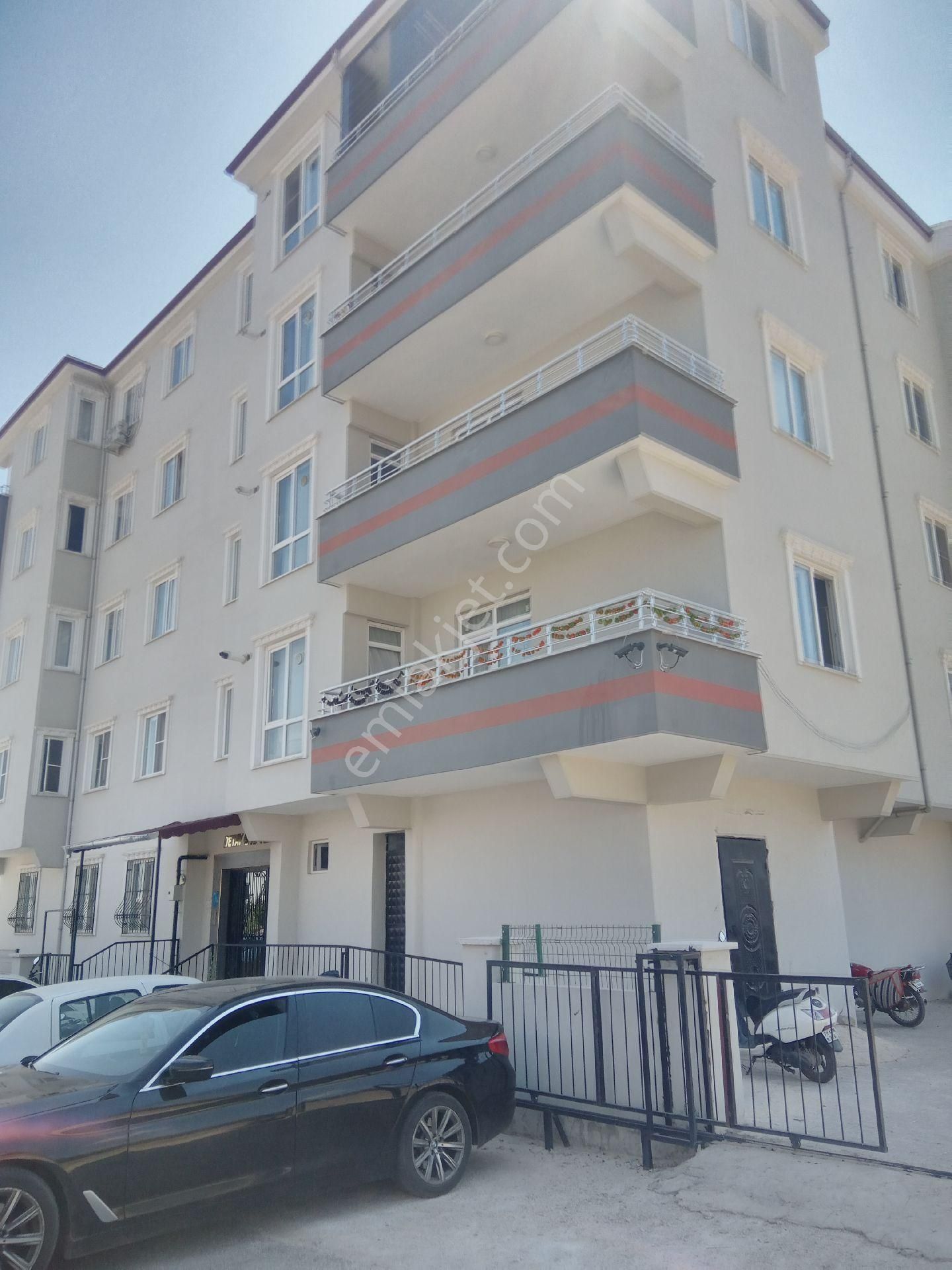 Kilis Merkez Namık Ünler Paşa Satılık Daire SATILIK 2+1 DOGALGAZLI TEMİZ DAİRE