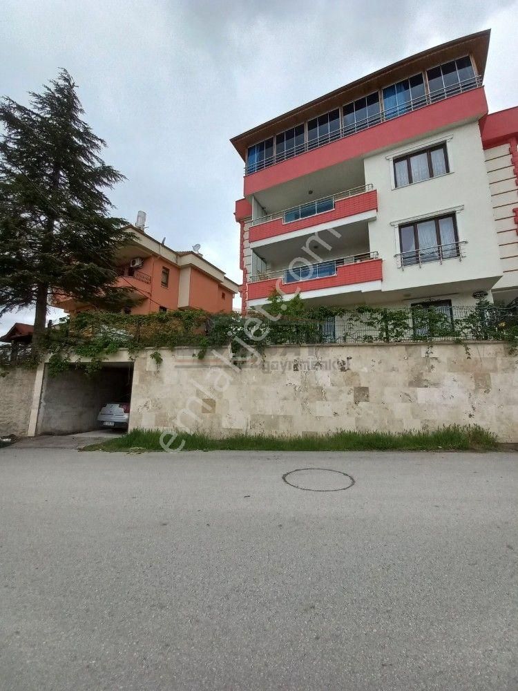 Çorum Merkez Üçtutlar Satılık Villa  GÜVENAY -  ÇORUM BİNEVLER BARAJ YOLU 9+1 SATILIK VİLLA