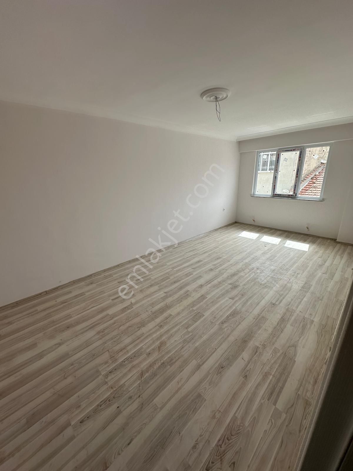 Edirne Merkez Barutluk Satılık Daire ARAÇ TAKASLI BALKONLU 2+0 DAİRE