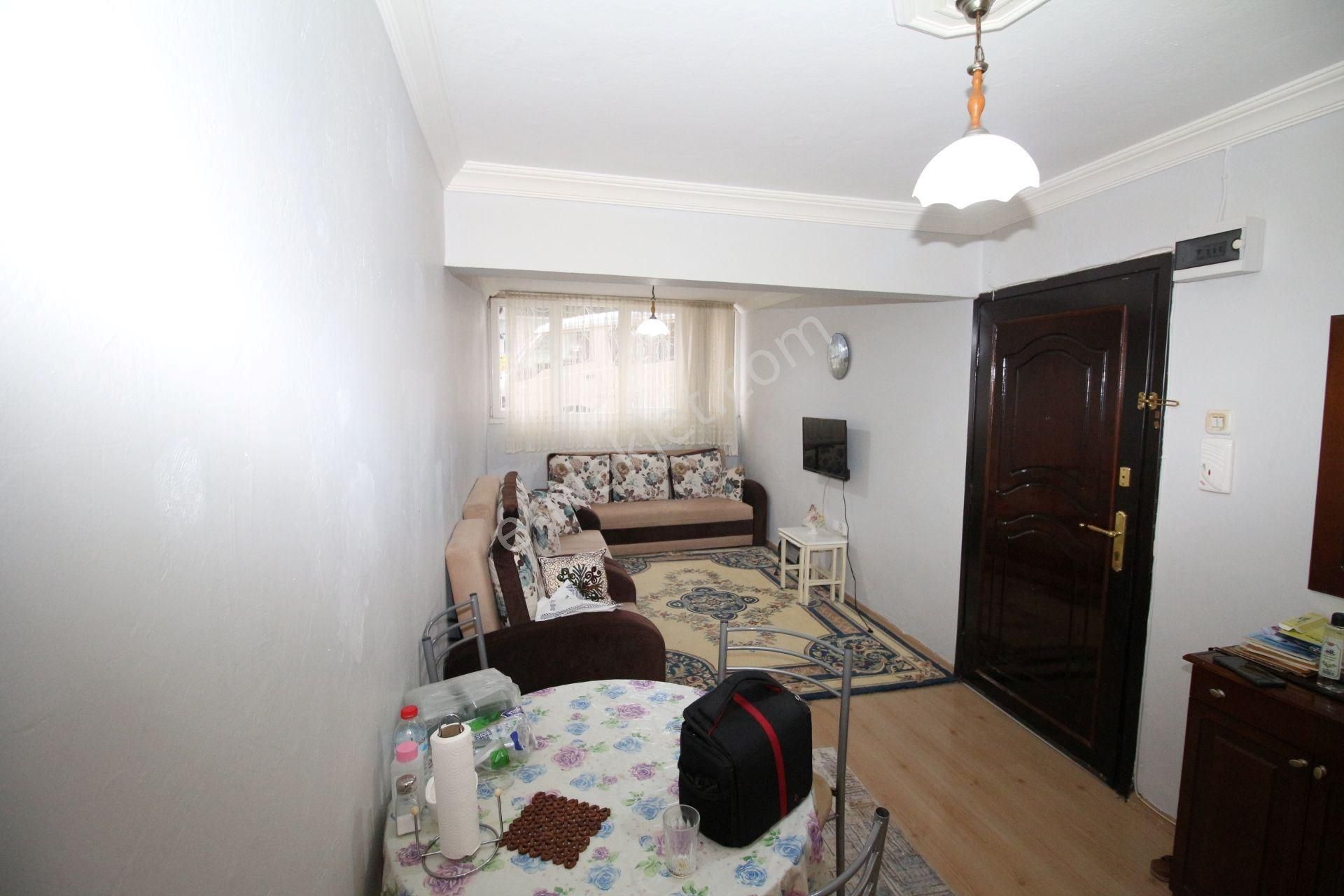 Karabağlar Vatan Satılık Daire MIZRAKLI CADDESİNDE BAHÇE KATI 3+1 DAİRE