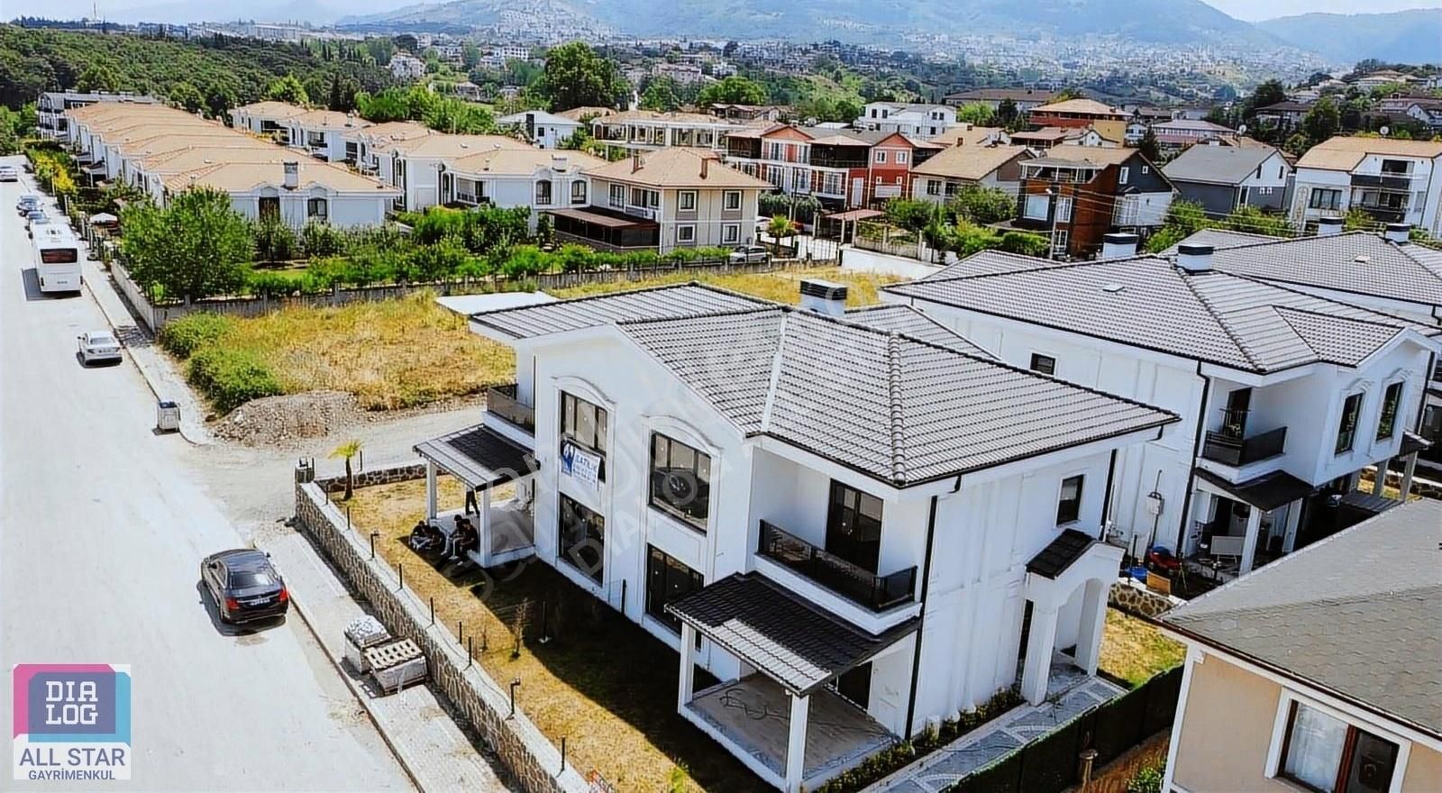 Başiskele Yeniköy Merkez Satılık Villa Dialog'dan Yeniköy'de Merkezi Lokasyonlu İkiz Villa