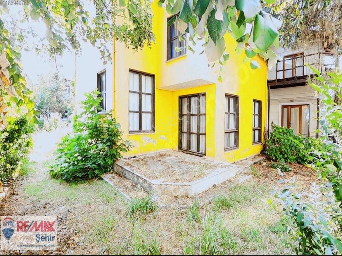 Çiftlikköy Sahil Satılık Villa Remax Şehir'den Çiftlikköy Yasama Sitesinde Satılık Villa