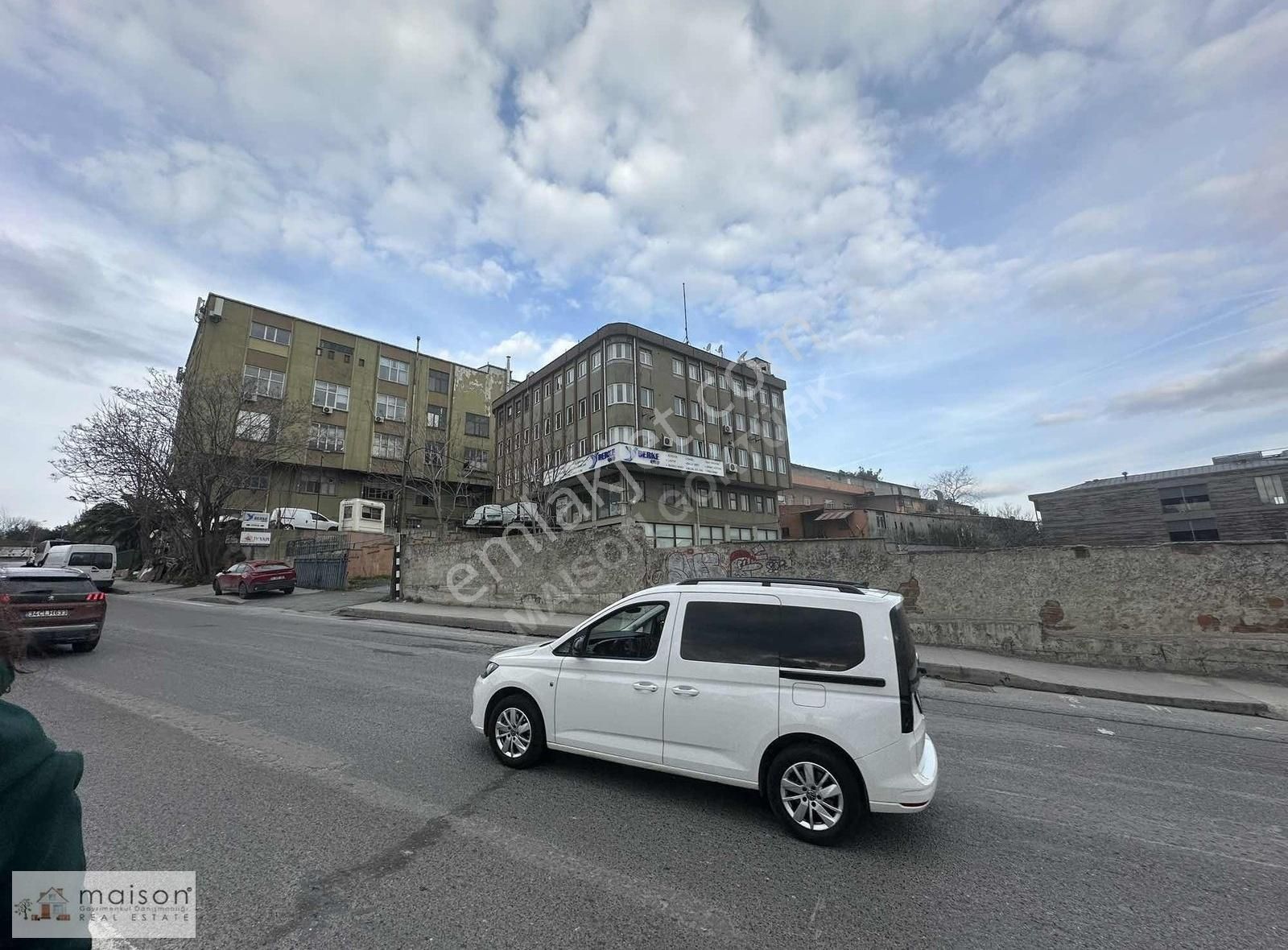 Davutpaşa Metro İstasyonuna , Ulaşıma Yakın Satılık İşyeri - Görsel 32