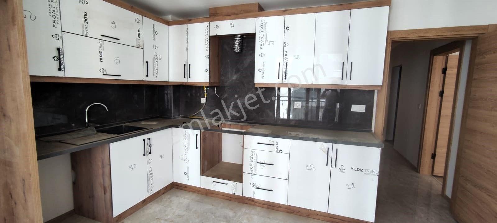 Salihli Sağlık Satılık Daire Gökçepınar Caddesi Civarı 3+1 Doğalgazlı Özel Otoparklı Daire