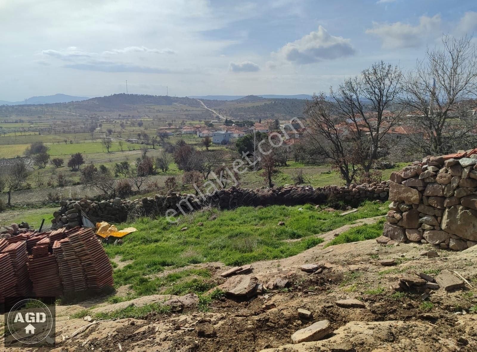 Yunusemre Örencik Satılık Konut İmarlı Örencik Te 205m2 Yolu Var Elektrik Su Alınabilir Manisa 40km