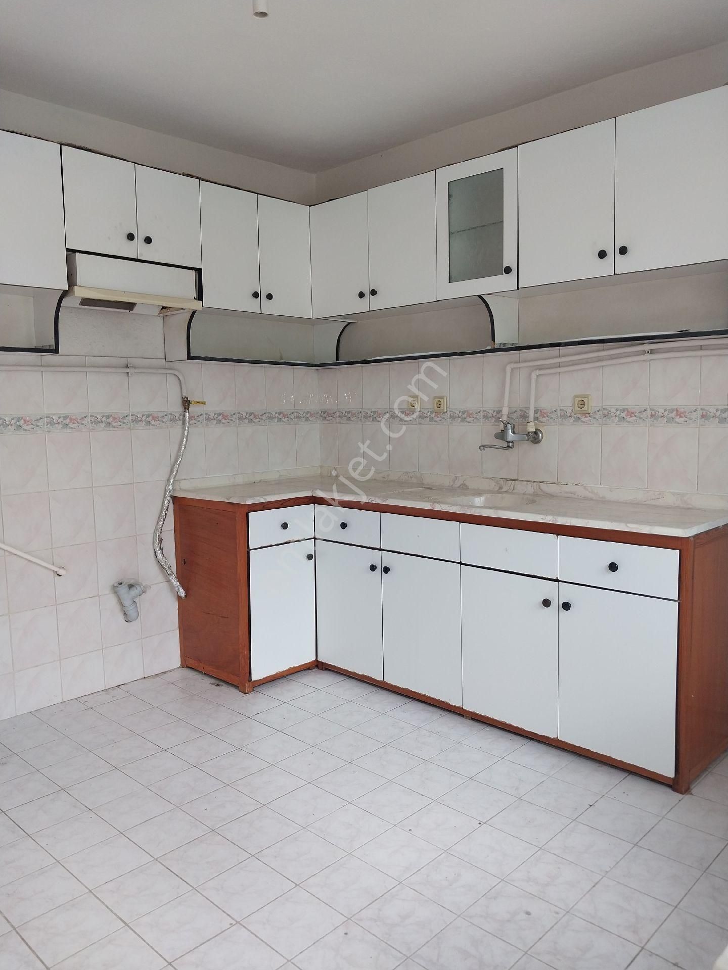 Balıkesir Kayabey Mahallesi Kat Mülkiyet Tapulu 2+1salon 100 M2 Kombili 2nci Arakat Kupon Daire.