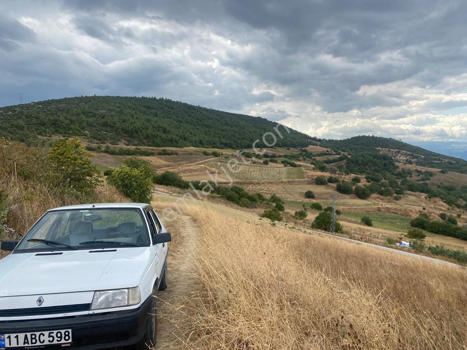 Osmaneli Medetli Köyü Satılık Konut İmarlı 1,107 M2 Köy İçi % 40 İmarlı Satılık Arsa