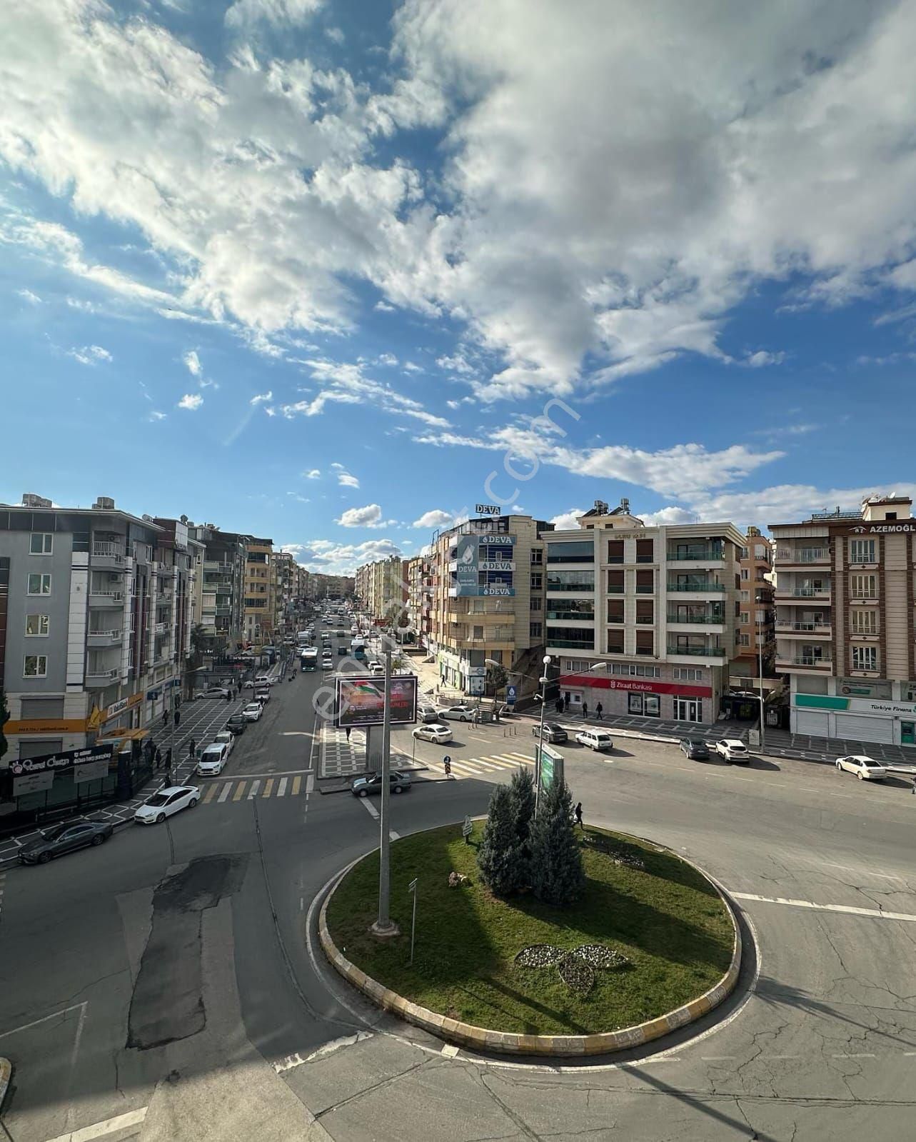 Haliliye Veysel Karani Satılık Daire Cennet Gyo'dan Emniyet Caddesi Üzeri Satılık 4+1 Ofis