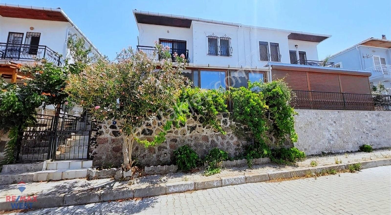 Foça Atatürk Satılık Villa Eski Foça Atatürk Mah. Bakımlı, Dubleks,3+1 Satılık Villa