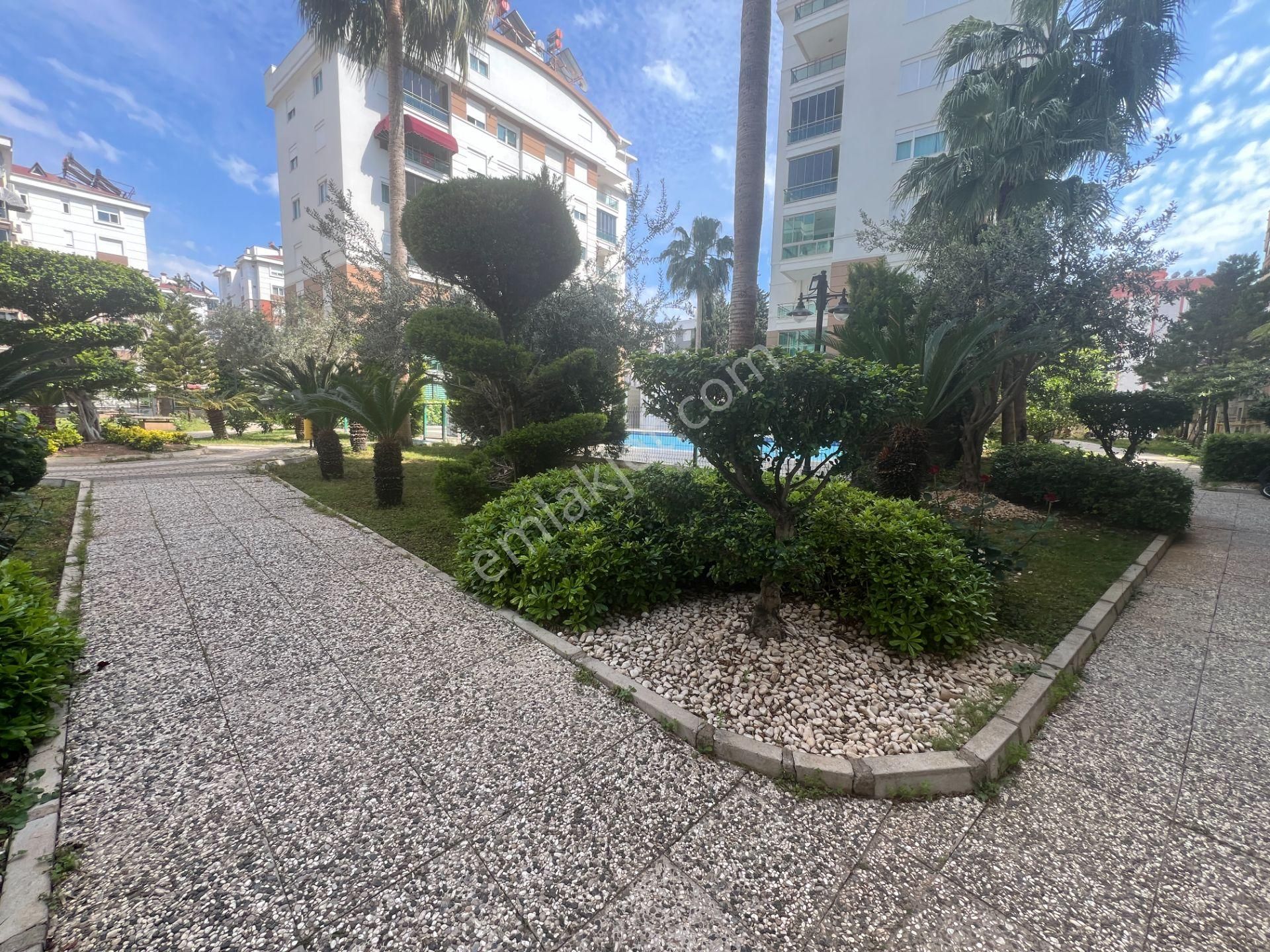 Merkezde Full Donanımlı Sitede Geniş Katta 2+1 - Görsel 2