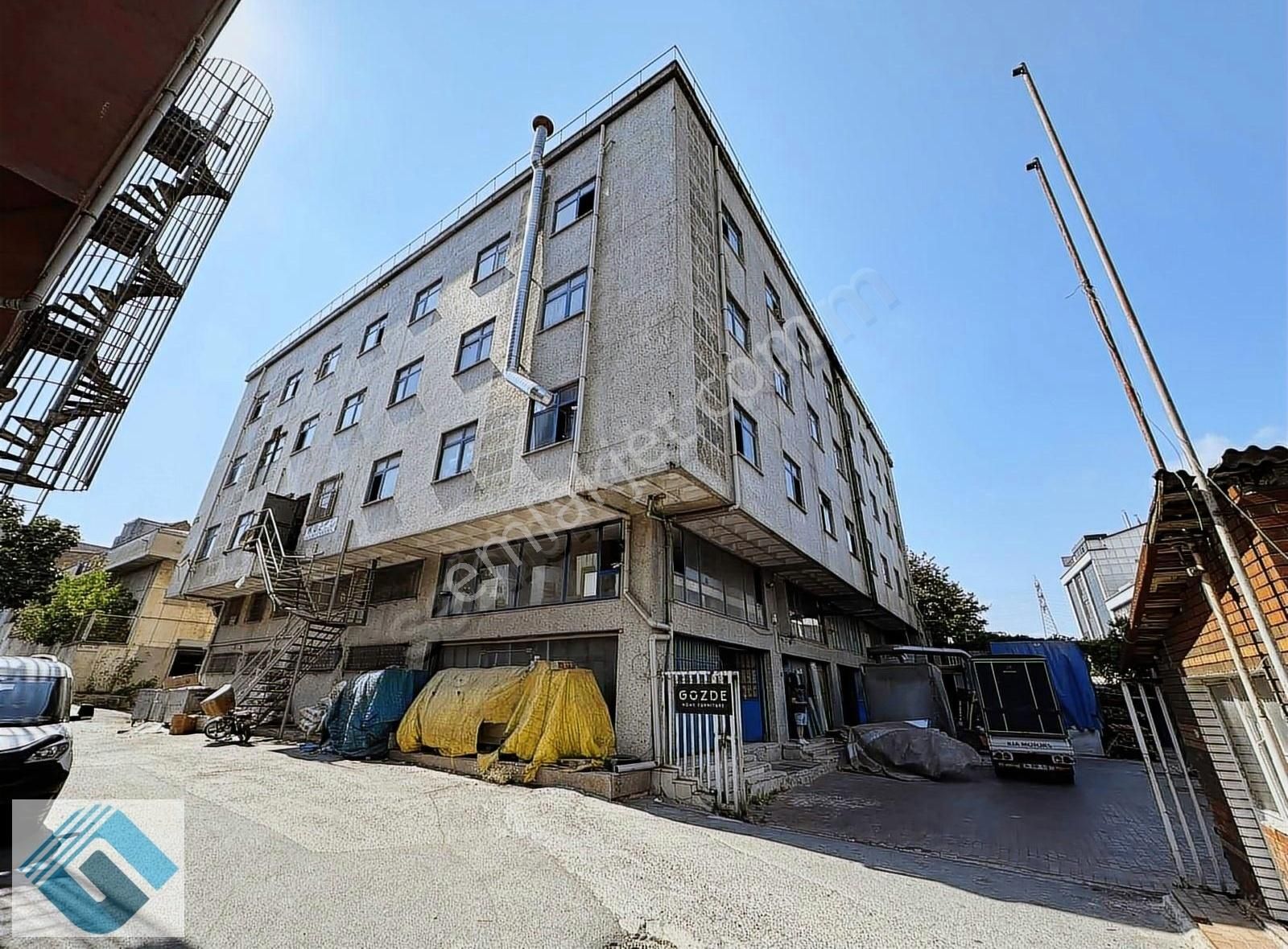 Küçükçekmece Küçükçekmece İkitelli OSB Kiralık Fabrika Ana Caddeye İkinci Bina Zemin Kat Boş 800m2 Asansörlü