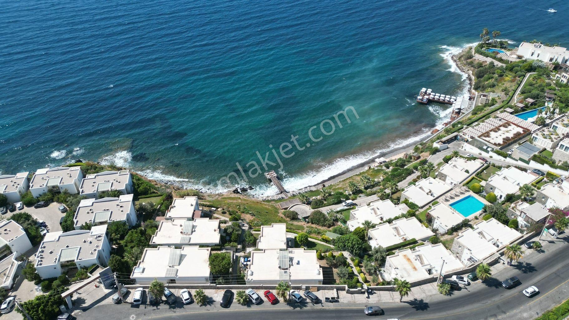 Bodrum Geriş Satılık Daire Oturuma Hazır!Panoramik Deniz Manzaralı Denize Sıfır Özel Plaj Kullanımlı Havuzlu Site İçi Daire