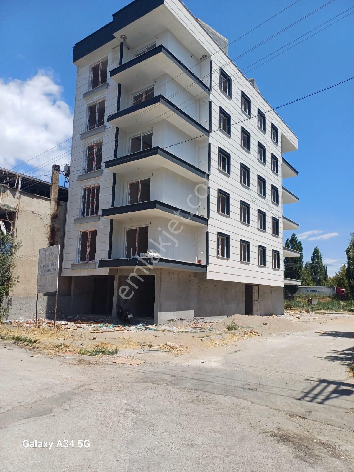 Salihli Gümüş Satılık Daire  SATILIK GÜMÜŞTE 2+1 80 M2 DOĞALGAZLI ARA KAT DAİRE