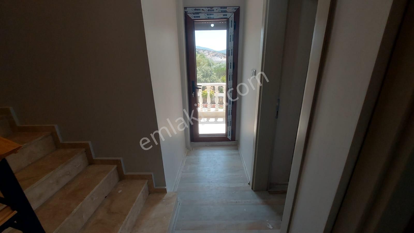 Remax Cool 2 'den Muhteşem Konum'da Deniz'e 200 Metre 3+1 Villa - Görsel 14