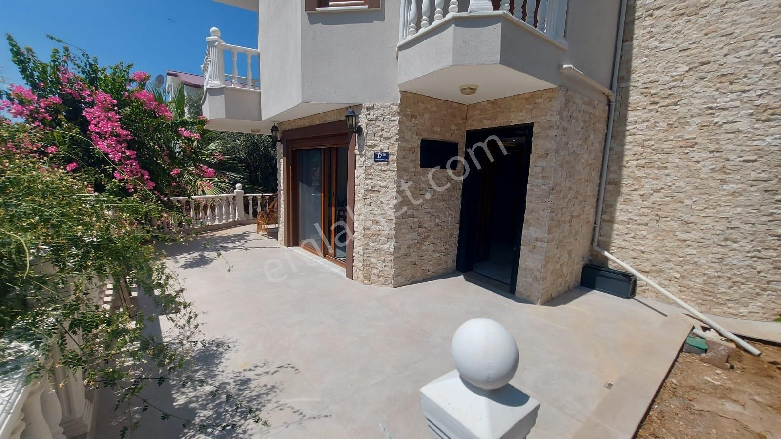 Remax Cool 2 'den Muhteşem Konum'da Deniz'e 200 Metre 3+1 Villa - Görsel 3