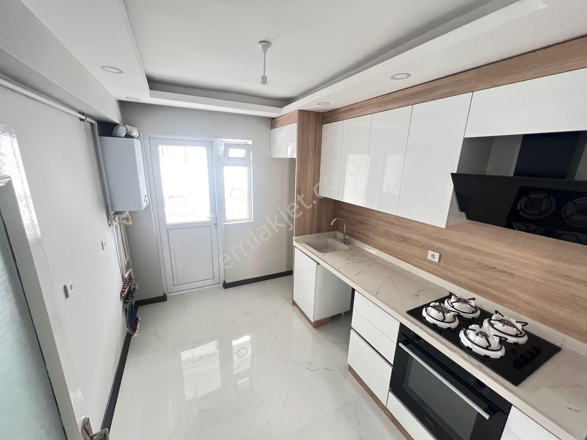 Etimesgut Elvan Satılık Daire  ETİMESGUT ELVAN MAH PARK CEPHELİ 120M2 SALON BAGIMSIZ DAİRE