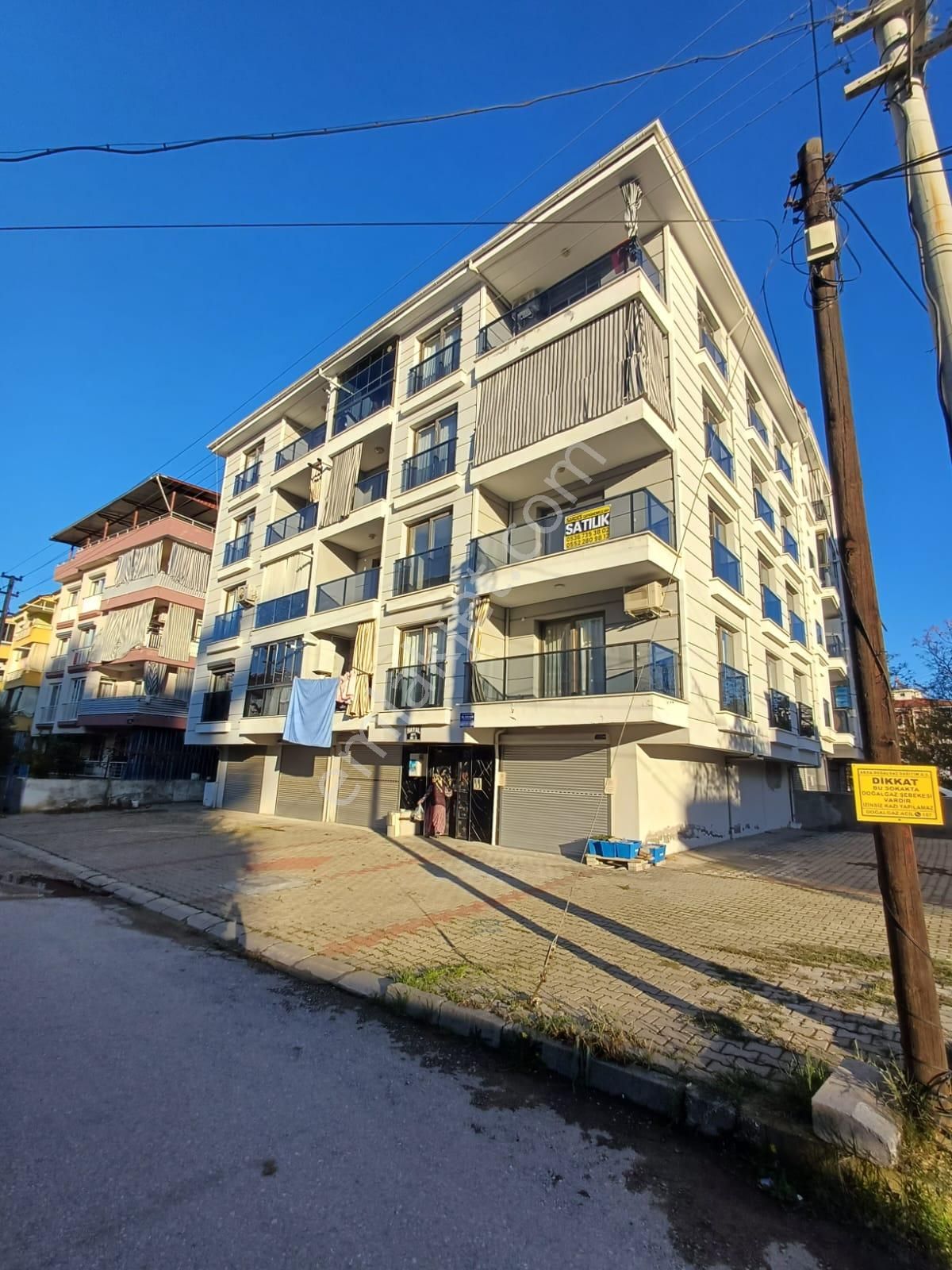 Salihli Yörük Satılık Daire  SATILIK YÖRÜK MAHALESİ 130 M2 DOĞALGAZL 3+1 ÖZEL OTOPARKLI  ARA KAT DAİRE