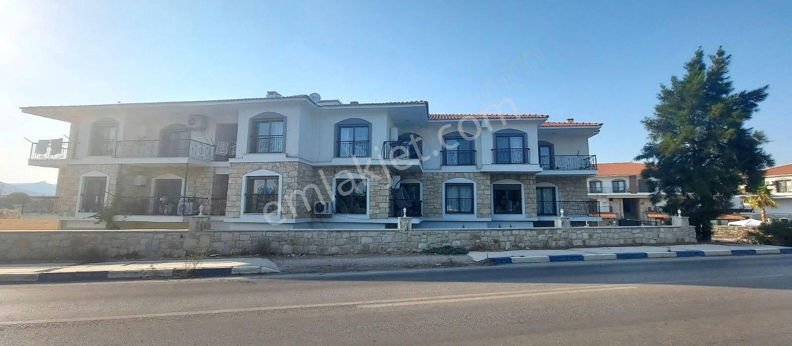 Foça Hacıveli Satılık Daire FOÇA HACIVELİ MAHALLESİ ANA CADDE ÜSTÜNDE 3+1 DAİRE...