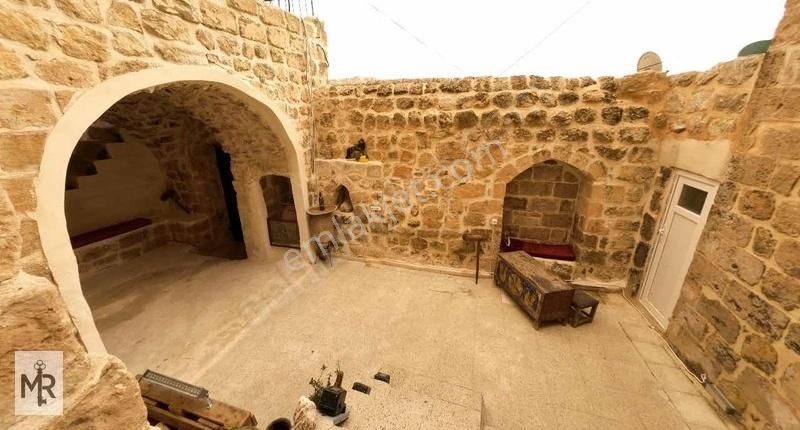 Artuklu Savurkapı Satılık Köşk SAVUR KAPI ÇEŞMESİ CİVARI SATILIK 4 KATLI OTEL KONSEPTLİ TAŞ EV