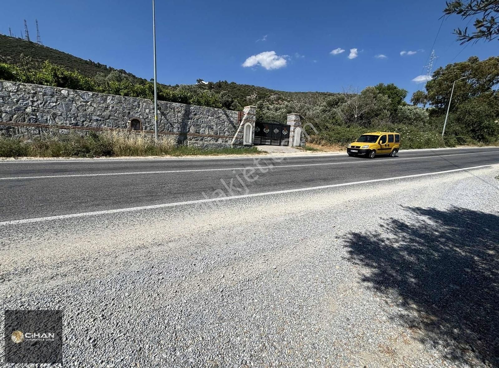 Kuşadası İkiçeşmelik Satılık Villa İmarlı KUŞADASI AYDIN YOLU ANA YOL ÜZERİ 12700m2 TARLA