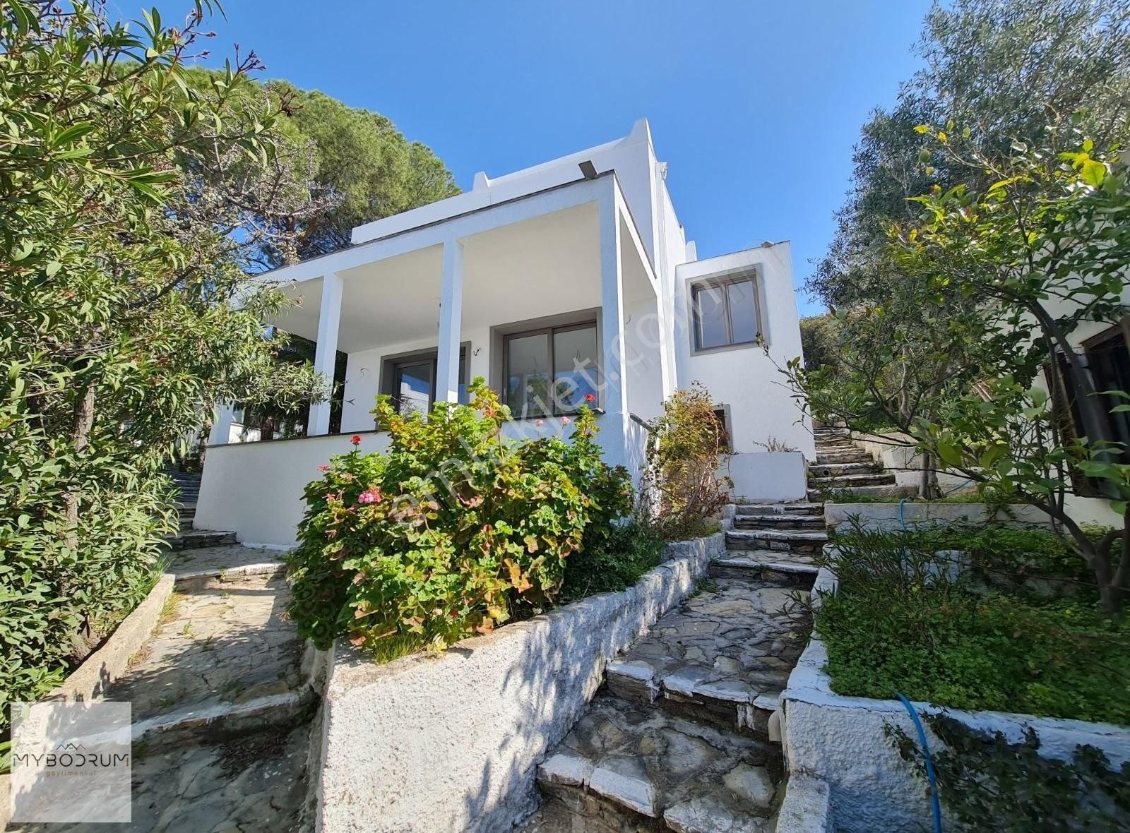 Bodrum Bitez Satılık Villa Bitez Aktur Sitesinde Muhteşem Deniz Manzaralı Yenilenmiş Villa