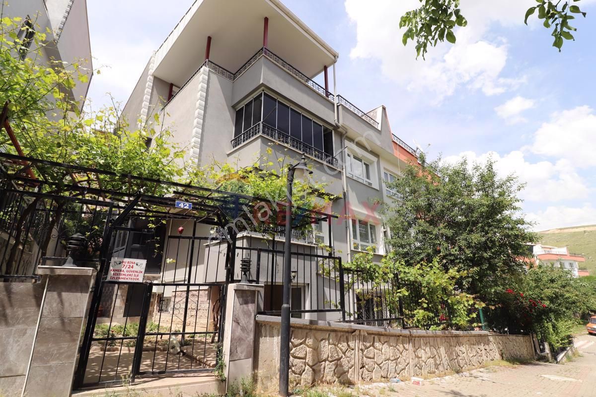 Yenimahalle Kuzey Yıldızı Satılık Villa Yenimahalle Damlakaya Sitesi 7+2 Villa.