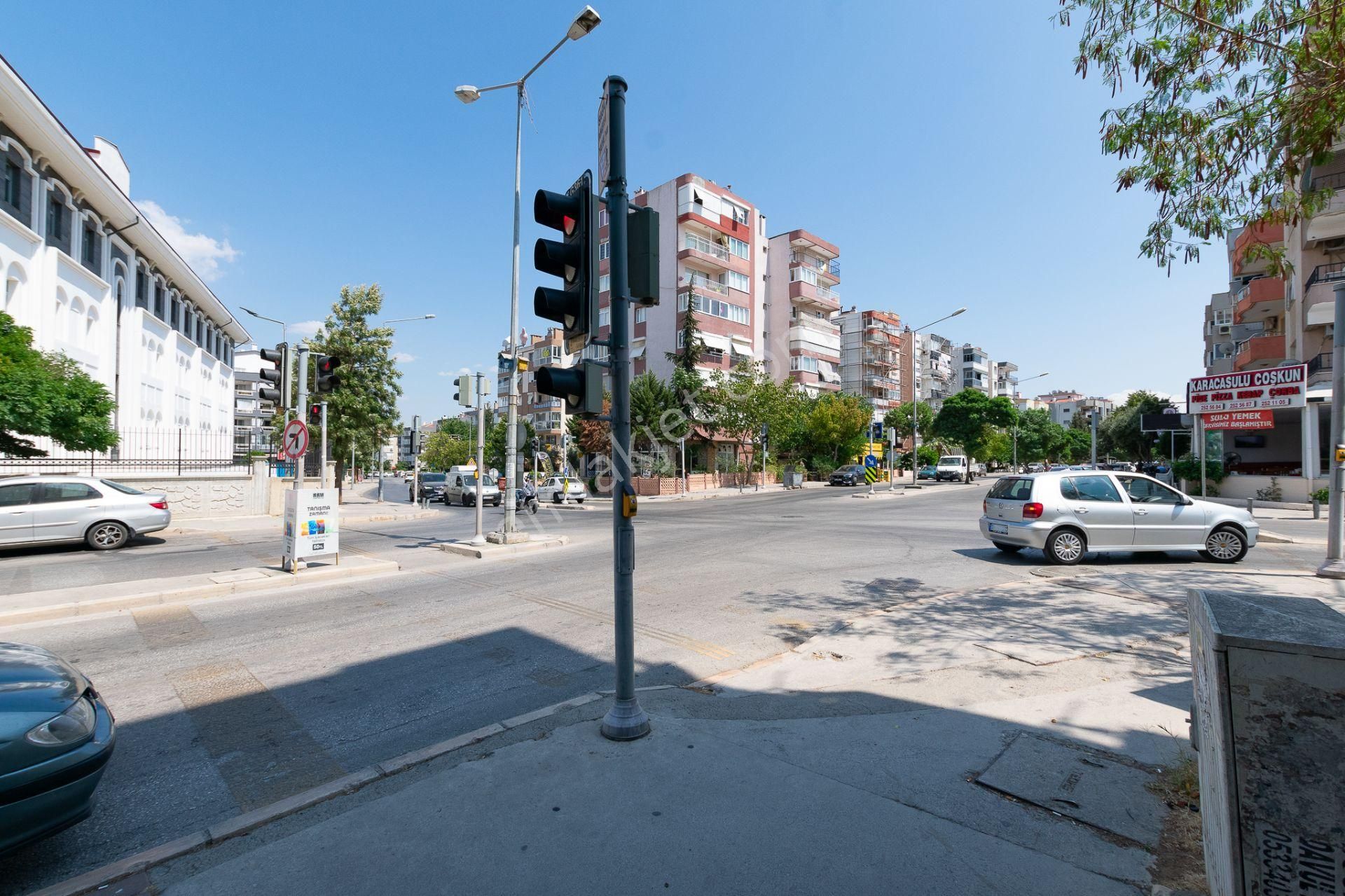 Gaziemir Atıfbey Satılık Depo  EMİN'DEN ATIFBEY HÜKÜMET KONAĞI YANI PASAJ İÇİ DEPO