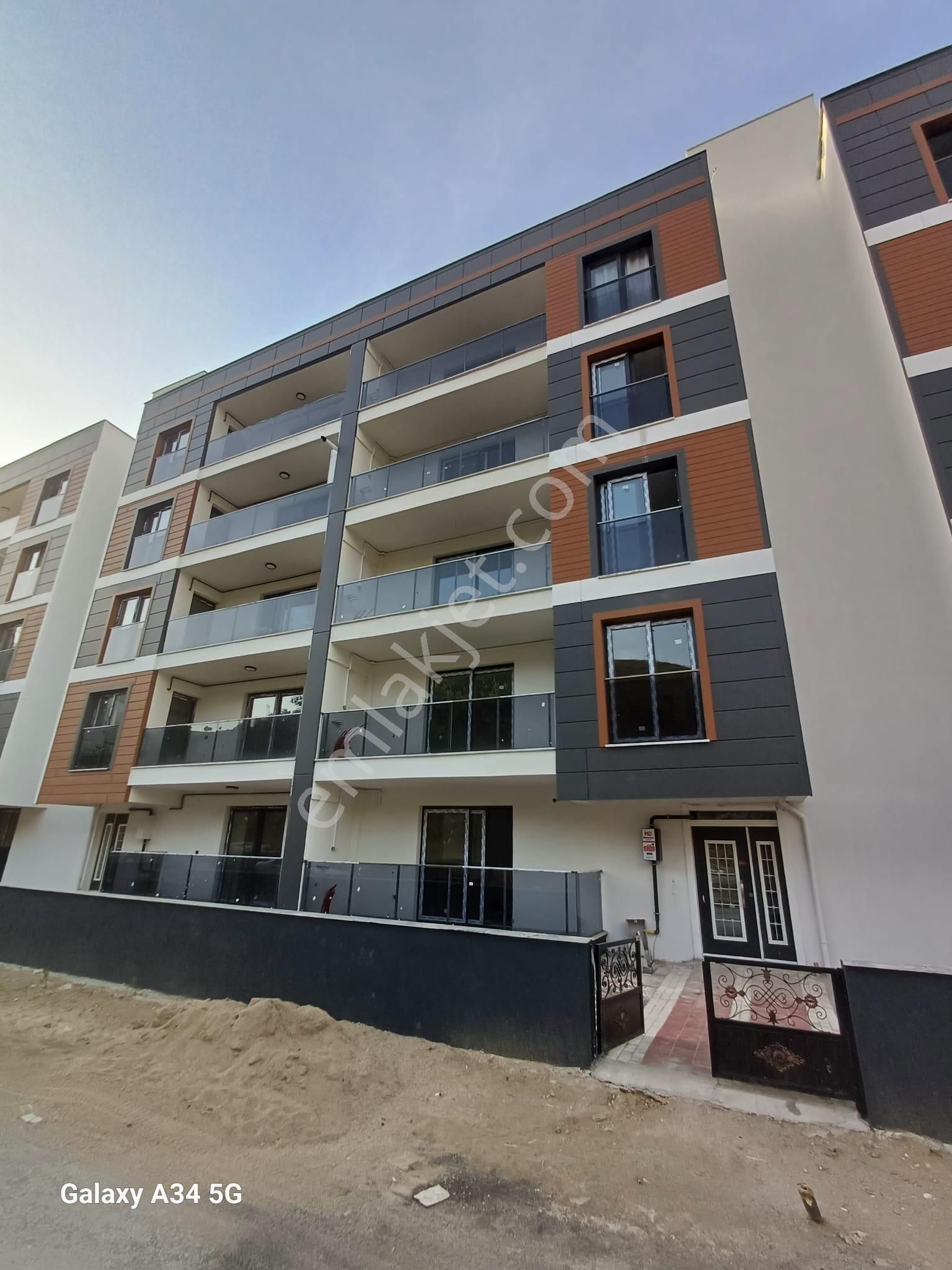 Salihli Kurtuluş Satılık Daire  SATILIK GÖKÇEPINARDA 3+1 130 M2 DOĞALGAZLI LÜKS SIFIR DAİRE