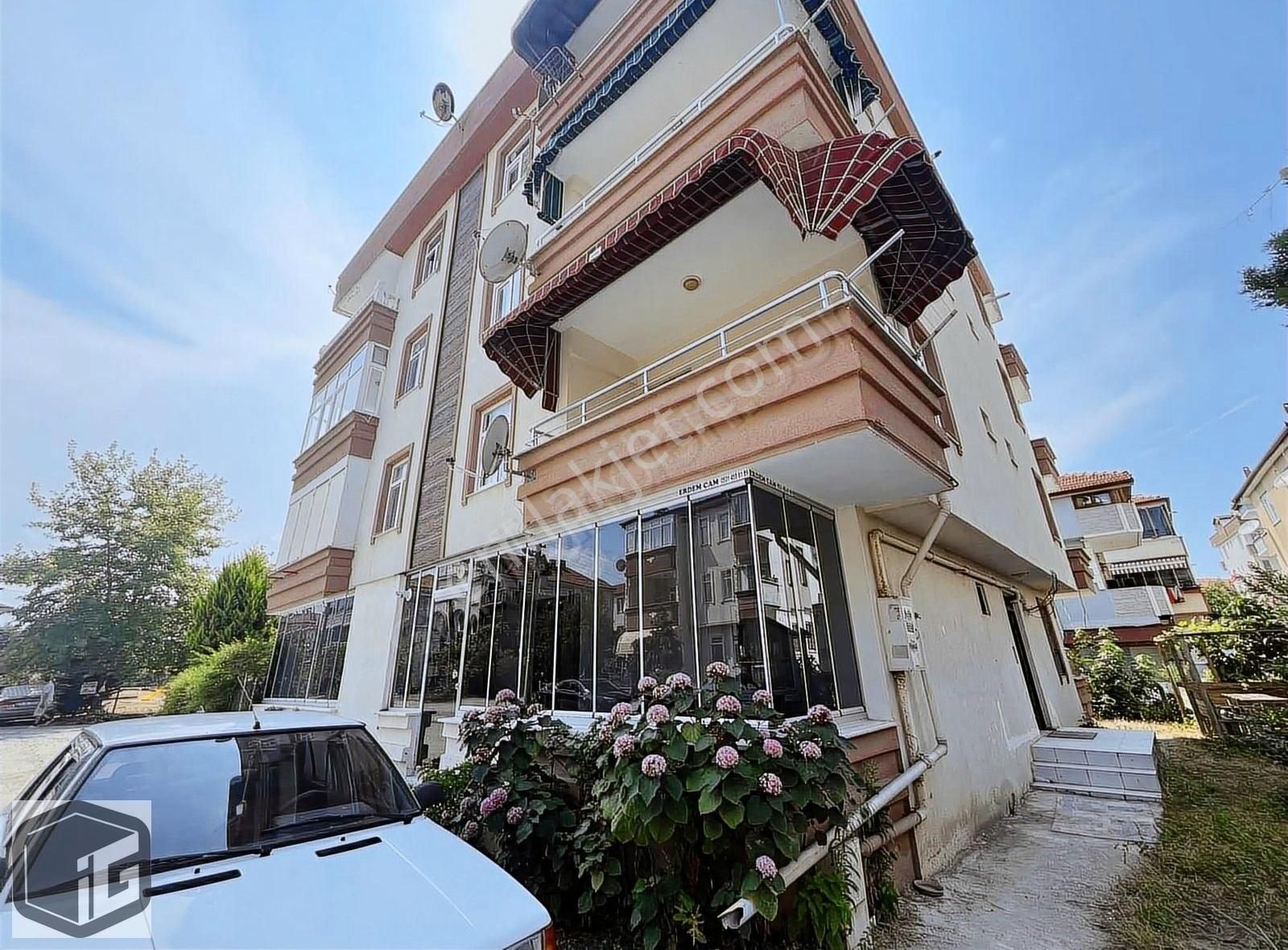 Karasu Yalı Satılık Daire Karasuda Denize Yürüme Mesafeli Plaj Merkezde 1+1 Eşyalı Daire