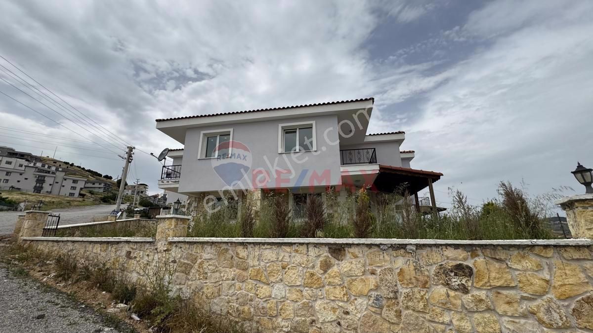 Foça Kazım Dirik Satılık Villa Foça  Bağarası Mahallesinde 3+1 Satılık İkiz Villa