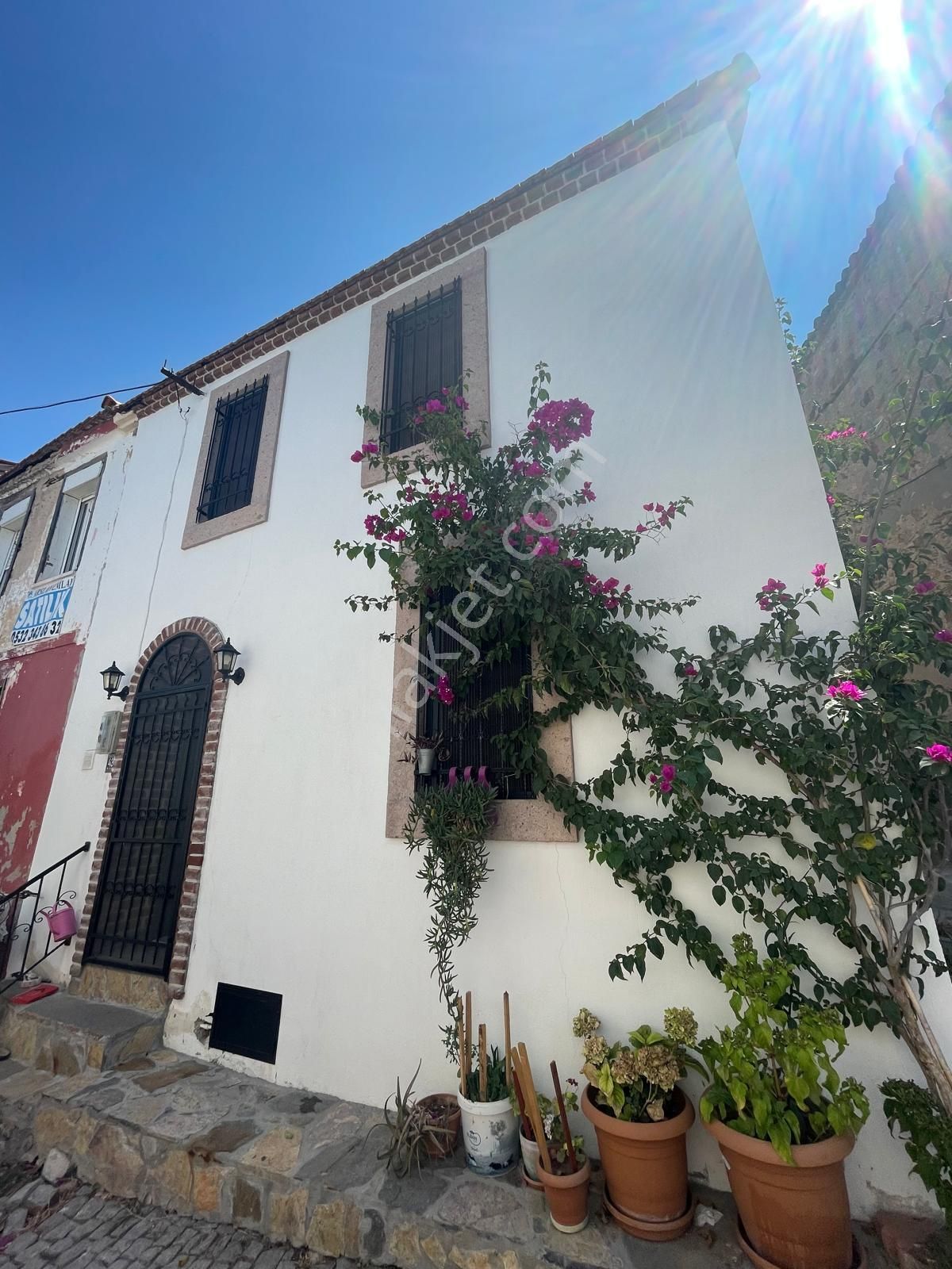 Ayvada'dan Ayvalık Merkez'de 2 Katlı Müstakil 2+1 Taş Ev - Görsel 3