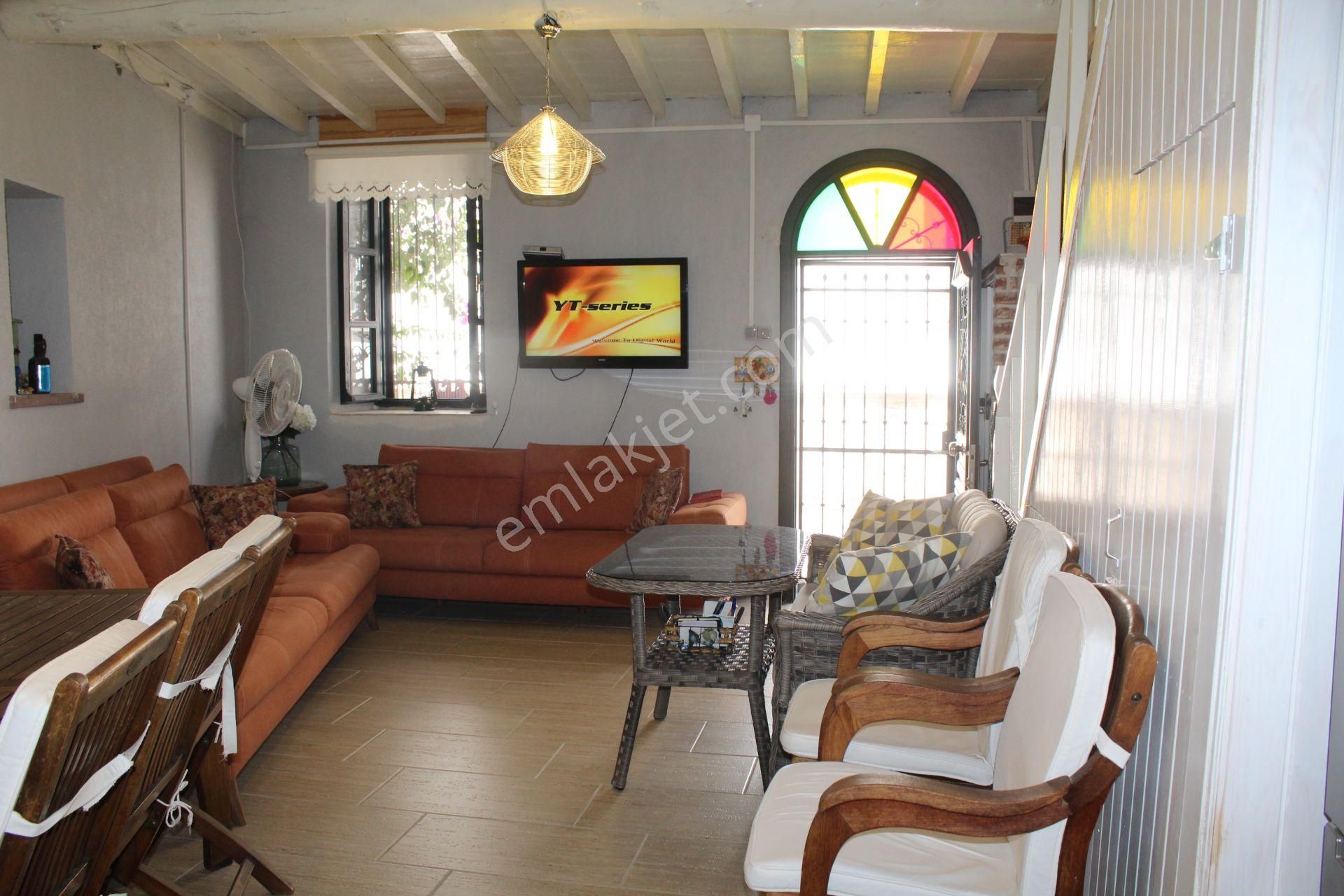 Ayvada'dan Ayvalık Merkez'de 2 Katlı Müstakil 2+1 Taş Ev - Görsel 11