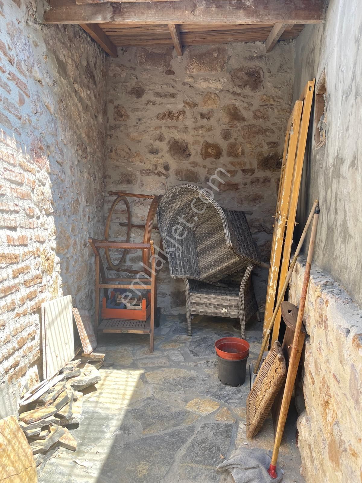 Ayvada'dan Ayvalık Merkez'de 2 Katlı Müstakil 2+1 Taş Ev - Görsel 32