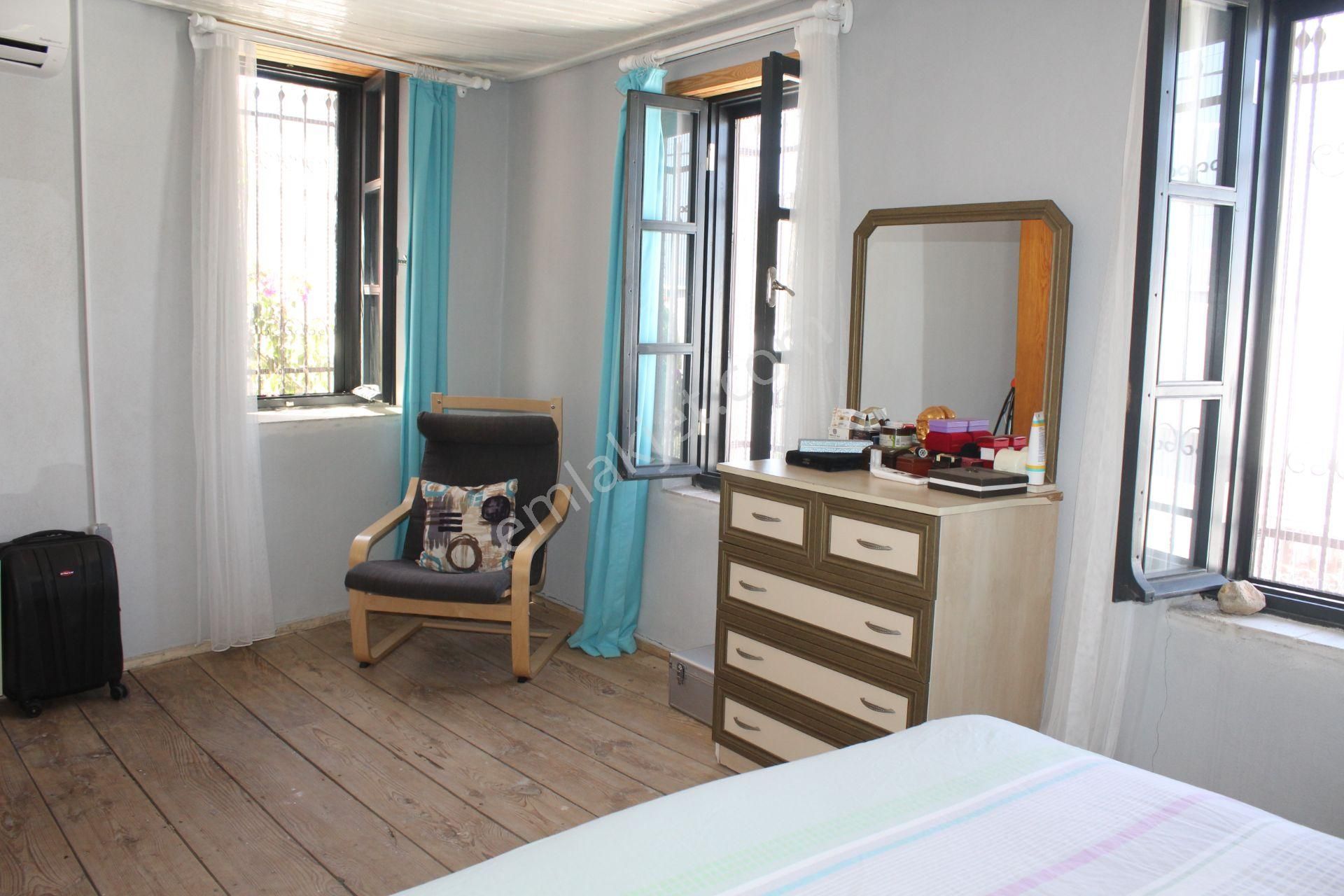 Ayvada'dan Ayvalık Merkez'de 2 Katlı Müstakil 2+1 Taş Ev - Görsel 23