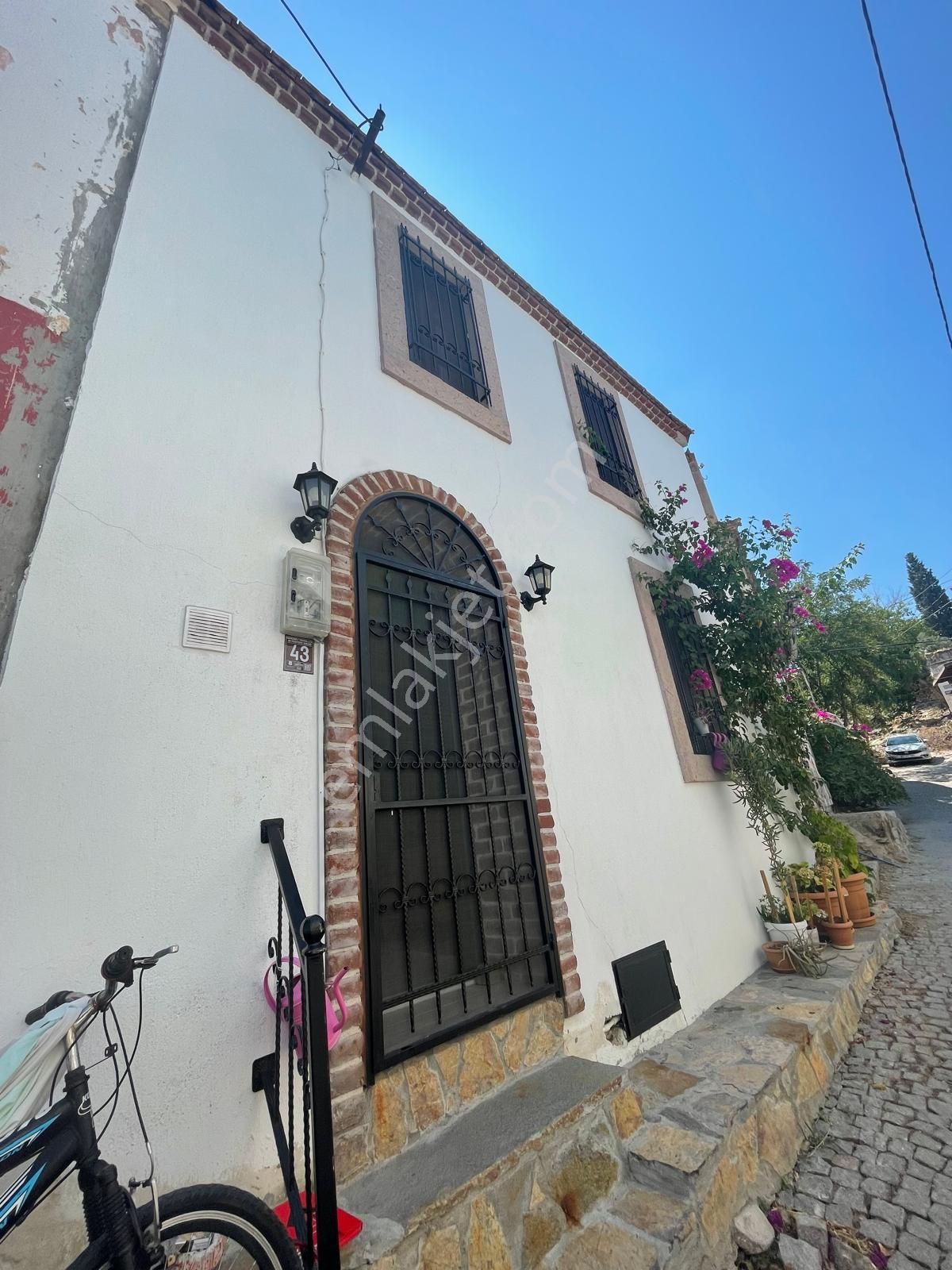 Ayvada'dan Ayvalık Merkez'de 2 Katlı Müstakil 2+1 Taş Ev - Görsel 4