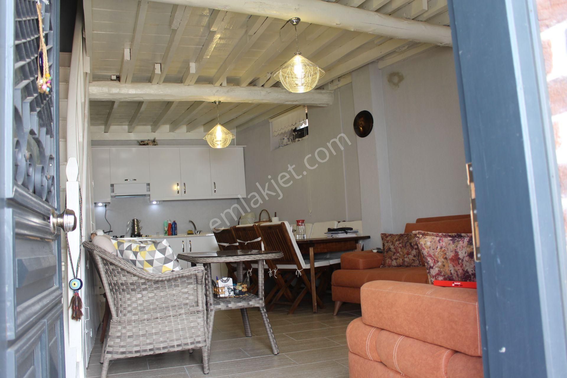 Ayvada'dan Ayvalık Merkez'de 2 Katlı Müstakil 2+1 Taş Ev - Görsel 8