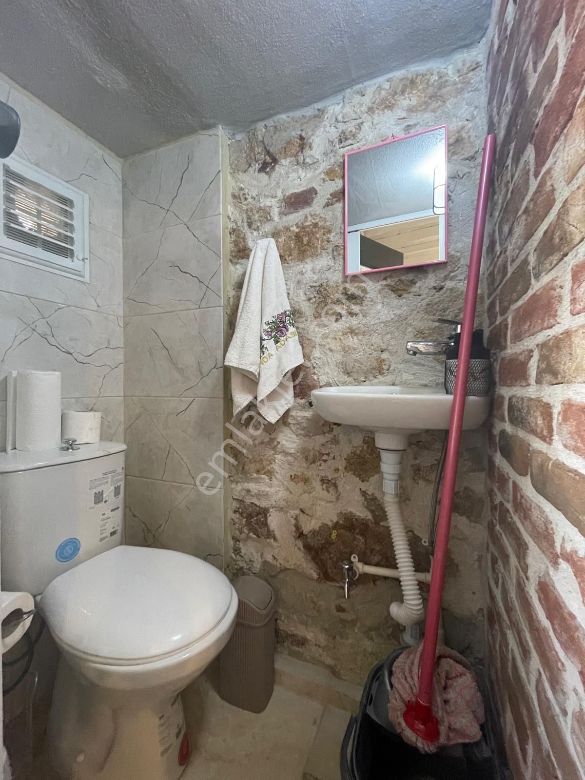 Ayvada'dan Ayvalık Merkez'de 2 Katlı Müstakil 2+1 Taş Ev - Görsel 16