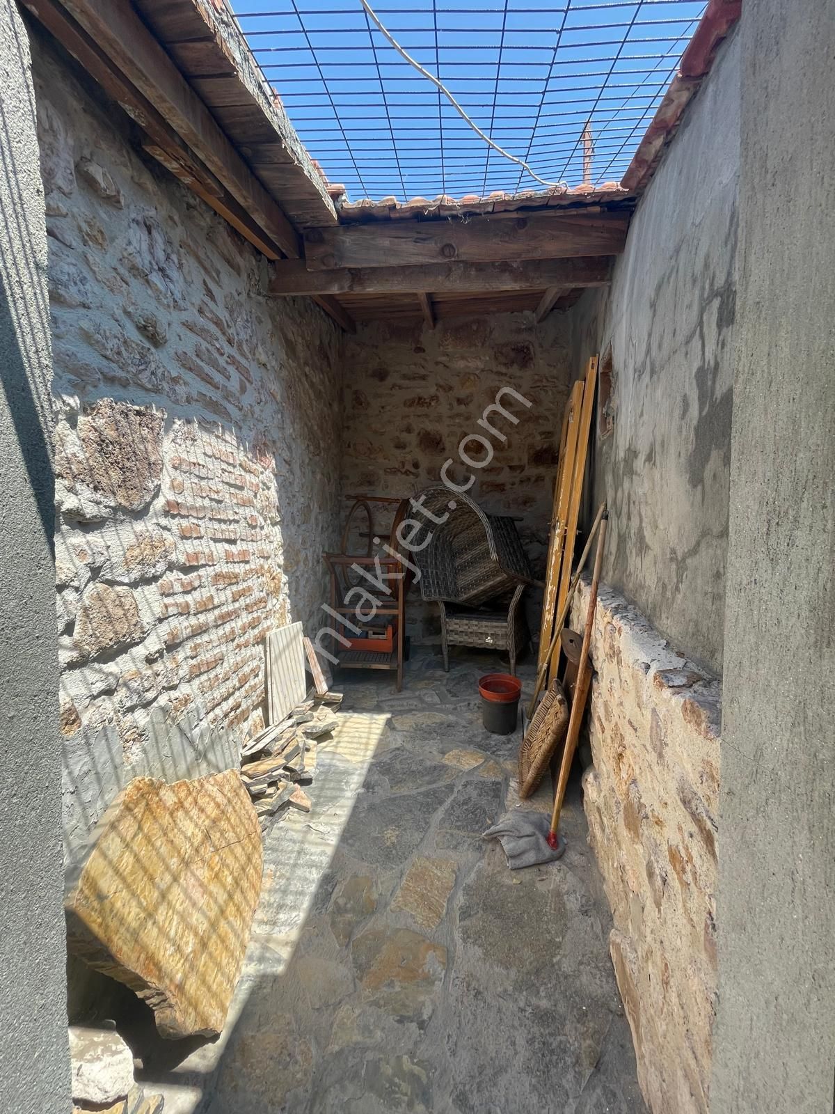 Ayvada'dan Ayvalık Merkez'de 2 Katlı Müstakil 2+1 Taş Ev - Görsel 33