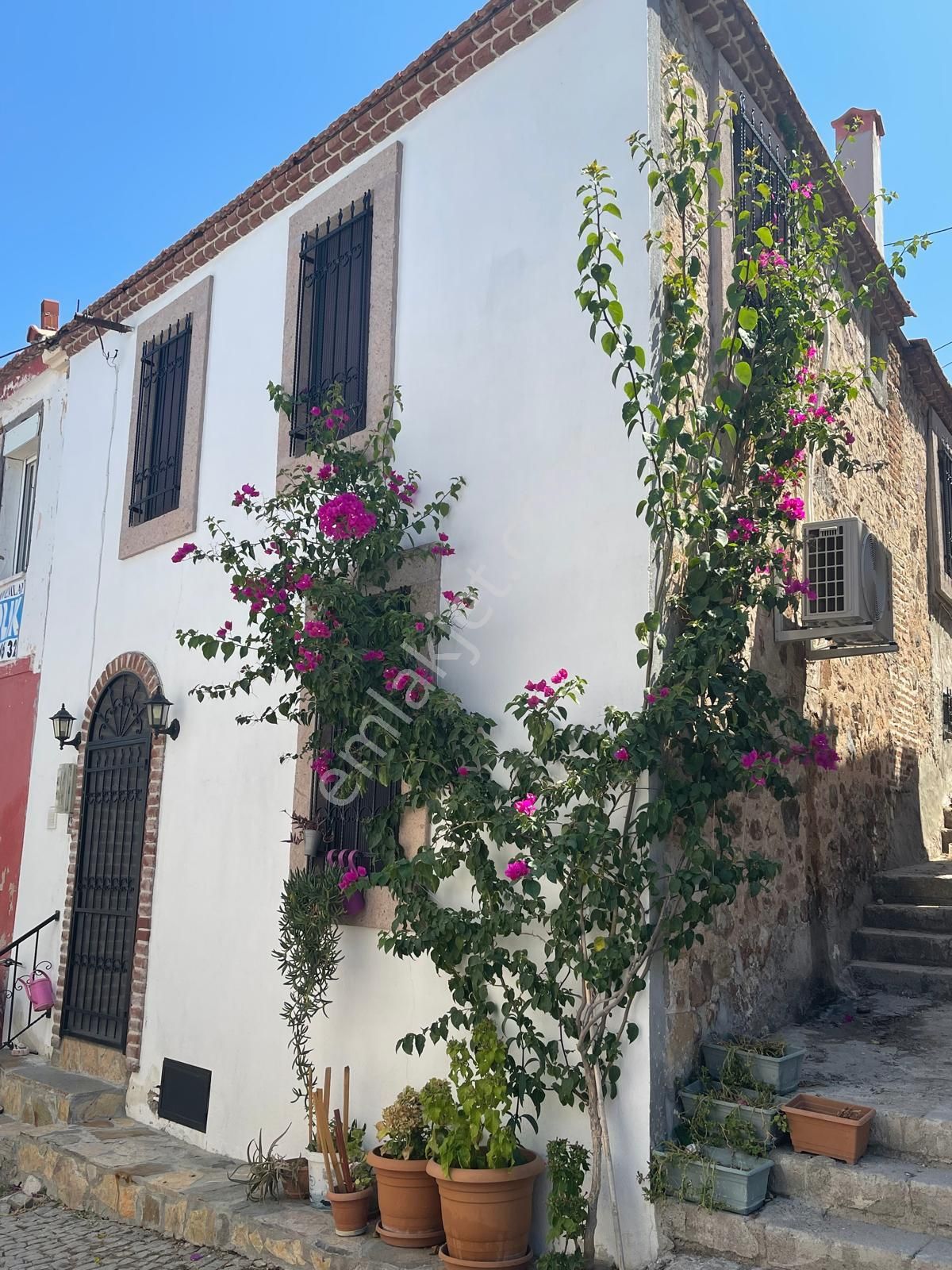 Ayvada'dan Ayvalık Merkez'de 2 Katlı Müstakil 2+1 Taş Ev - Görsel 5