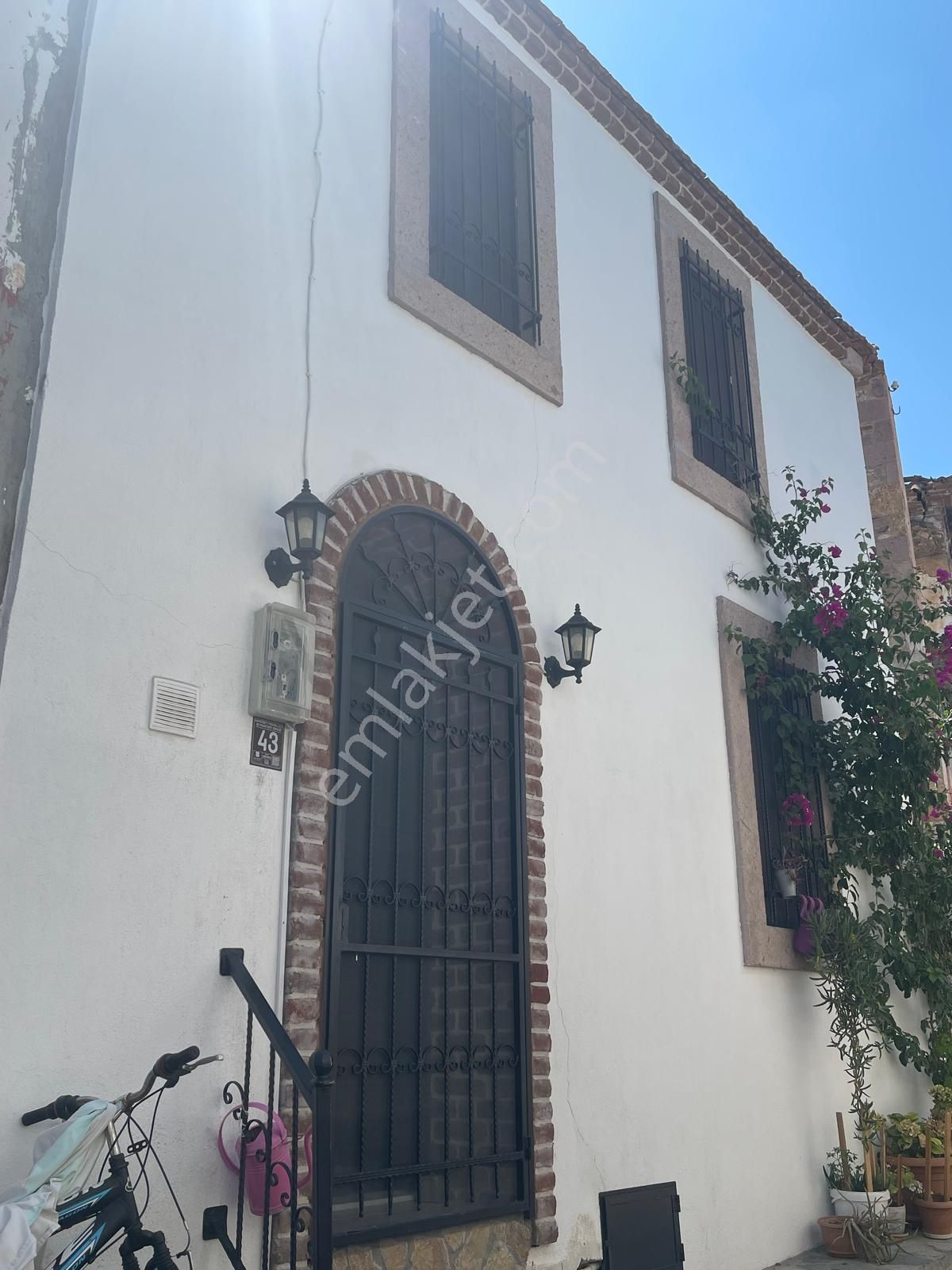 Ayvada'dan Ayvalık Merkez'de 2 Katlı Müstakil 2+1 Taş Ev - Görsel 2