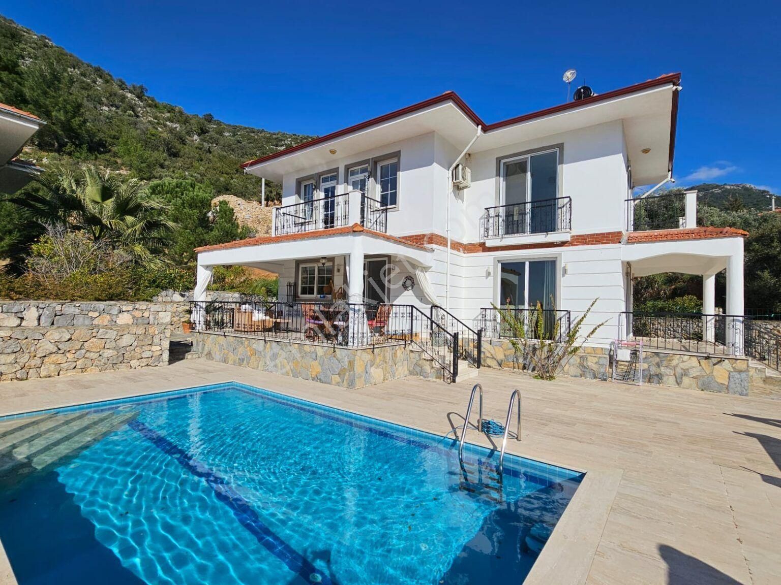 Fethiye Yeşilüzümlü Satılık Villa  Fethiye Üzümlüde Tam Müstakil Geniş Villa