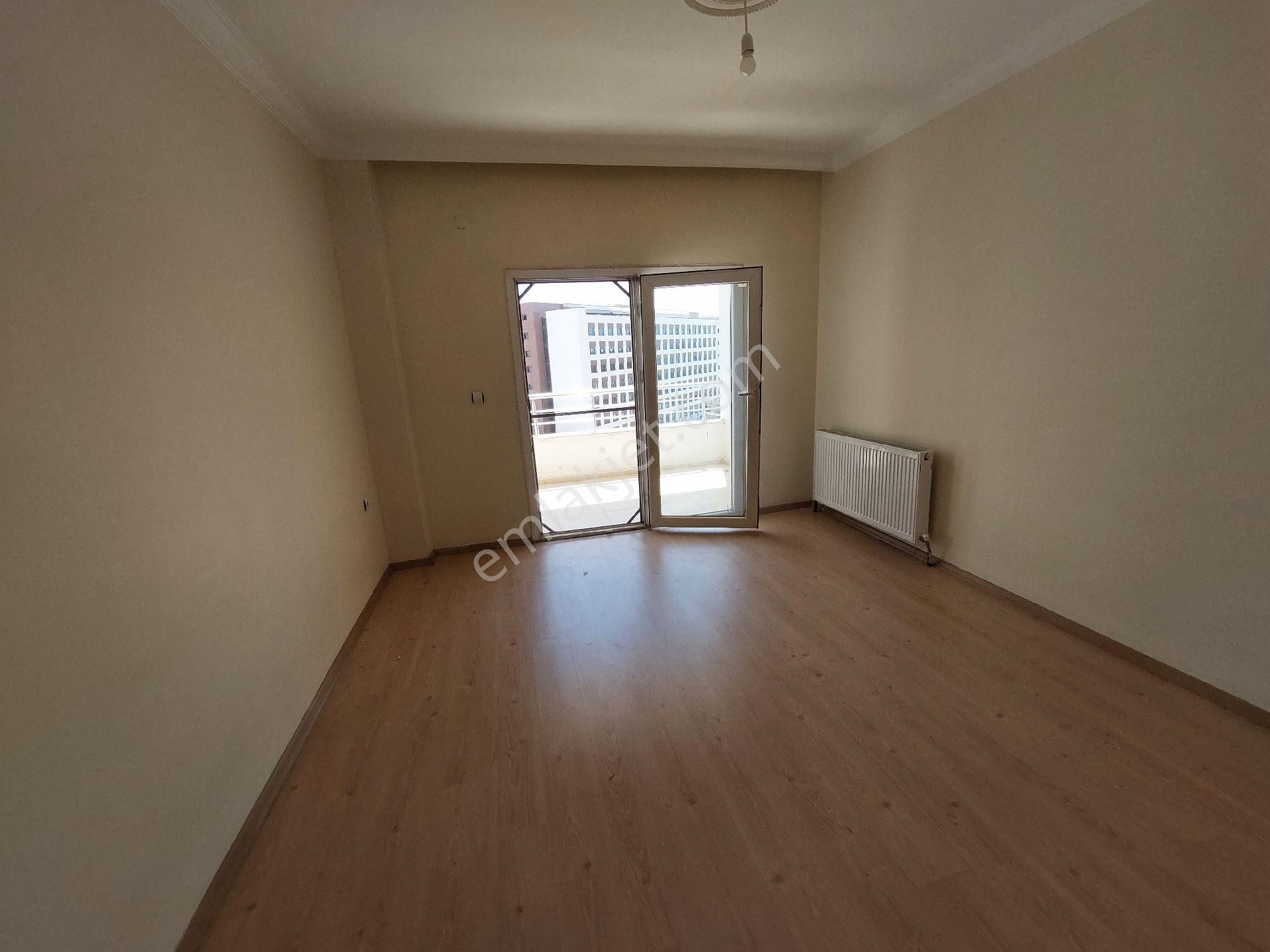 Artuklu Nur Kiralık Daire Maride Emlak'tan Devlet Hastanesi Yanında Kiralık 3+1 Daire