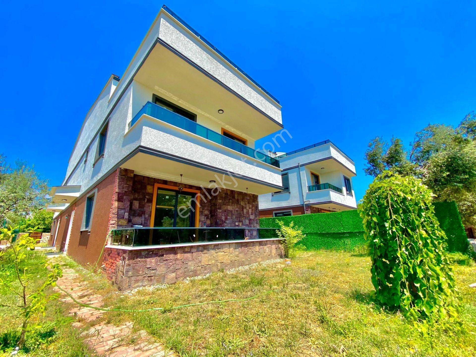 Edremit Zeytinli Satılık Villa 300 M2 KULLANIMA SAHİP YÜKSELDEN ZEYTİNLİDE ULTRA LÜKS 5+1 VİLLA