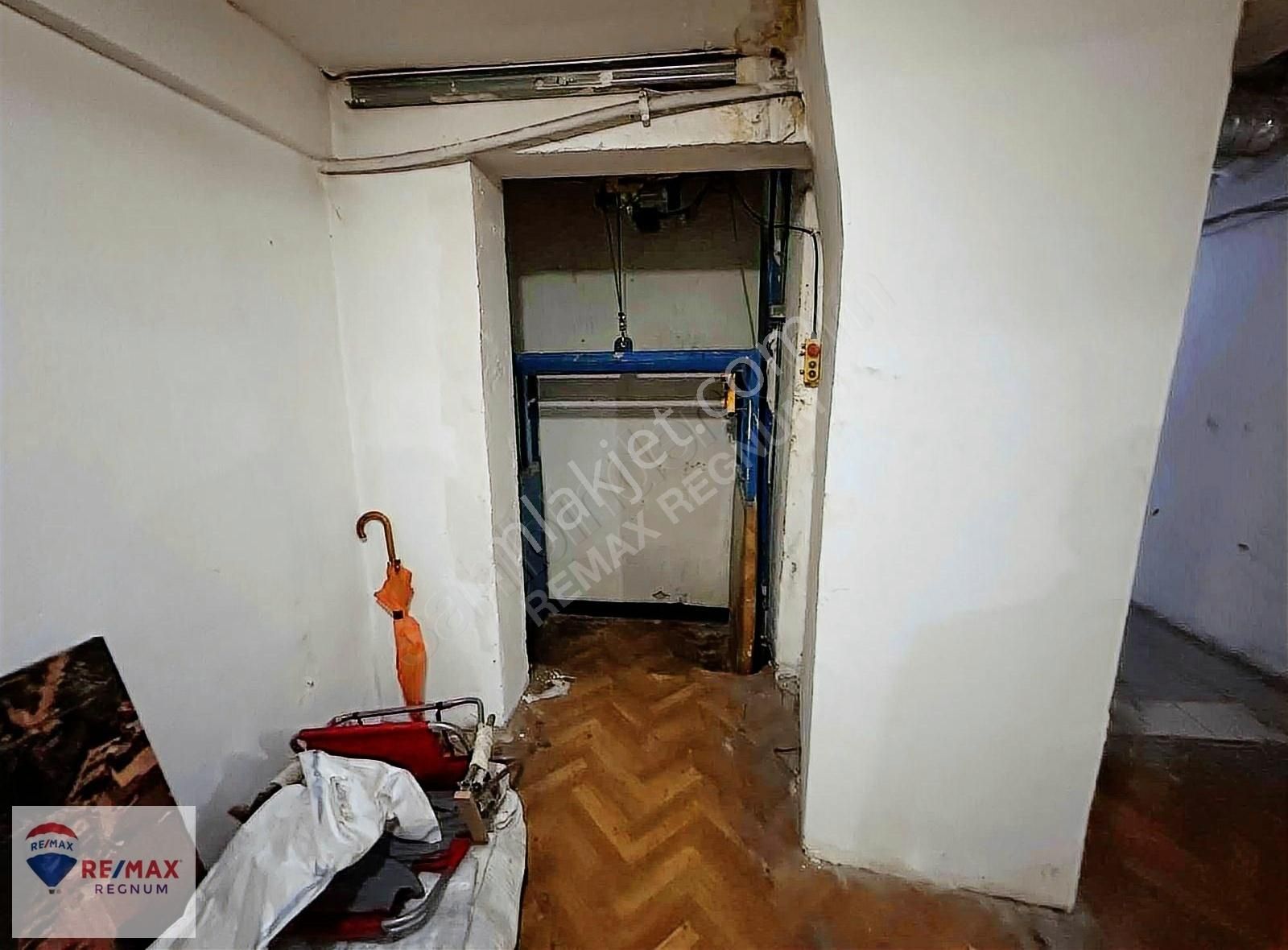 Üsküdar Küçük Çamlıca Kiralık Dükkan & Mağaza LİBADİYE CADDESİNDE TABELA DEĞERİ YÜKSEK KİRALIK DÜKKAN