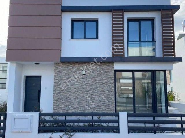 Gazimağusa Yeni Boğaziçi Köyü Satılık Villa Yeniboğaziçi'nde Satılık 3+1 Villa