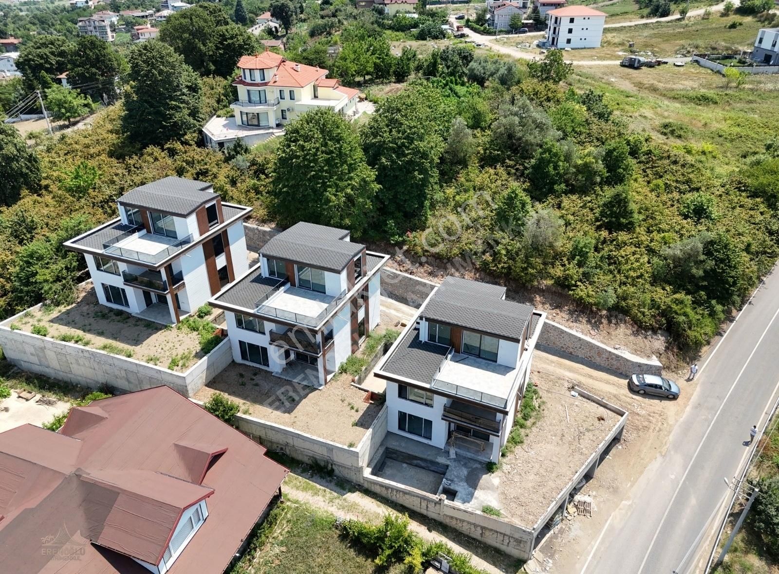 Başiskele Kullar Yakacık Satılık Villa ERENOĞLU GM'DEN BAŞİSKELE KULLAR MH'DE SATILIK TRİPLEKS VİLLA