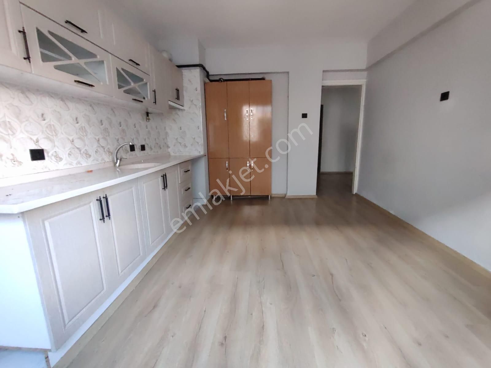 Karabağlar Reis Satılık Daire ORDU CAD. YAN SOKAĞI 3+1 ARA KAT BAKIMLI SATILIK DAİRE