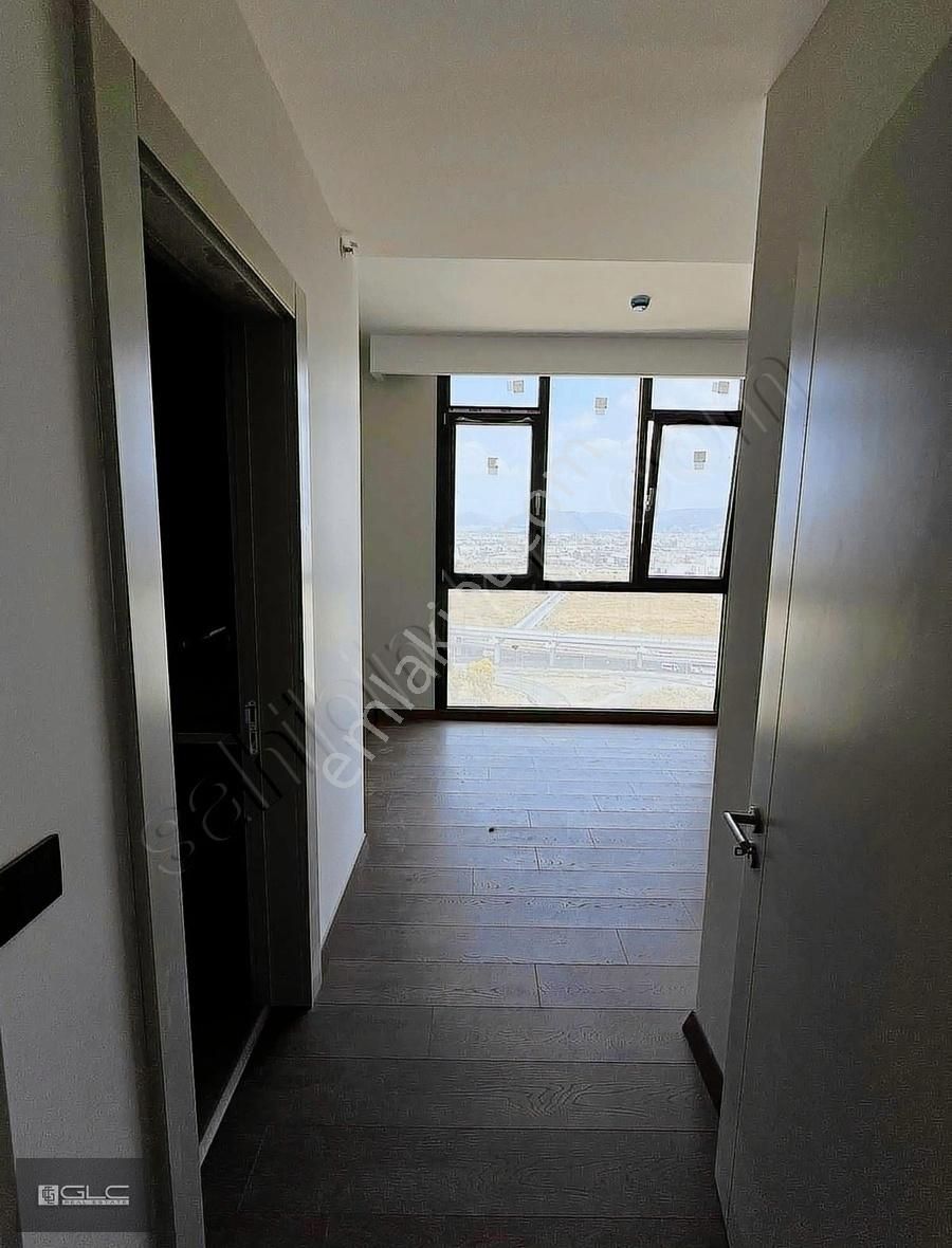 Bornova Yeşilova Satılık Daire İKON LİVE' DA SATILIK 3+1 DAİRE