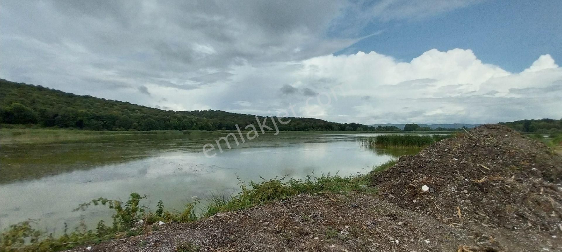 Söğütlü Akgöl Satılık Tarla Sakarya Söğütlü Akgöl De Göl Manzaralı Tek Parça 72 Dönüm Arazi